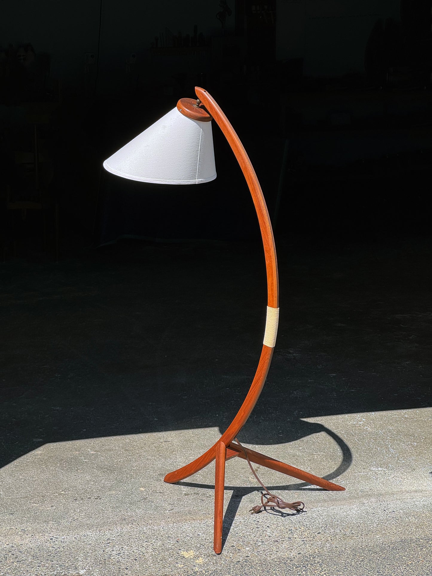 1960s Canadian Modern Bow Floor Lamp in teak