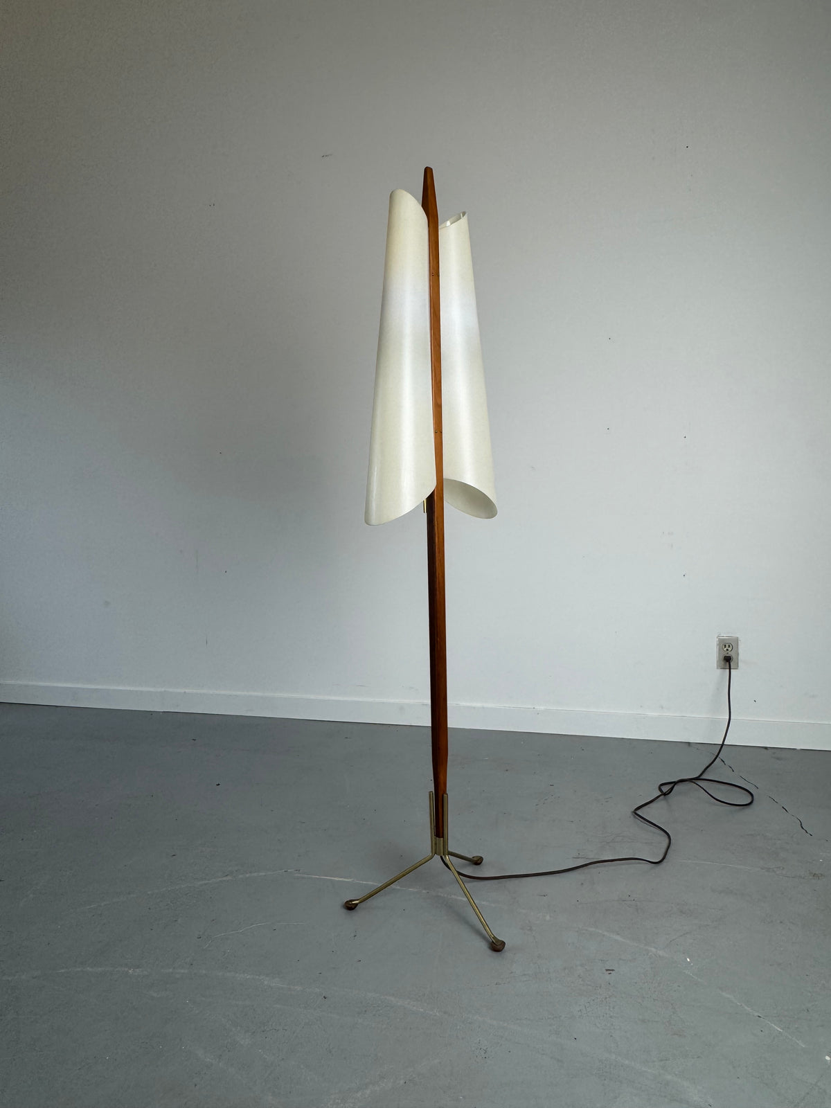 1950s American Modern Floor Lamp in Walnut, Brass and Acrylic.