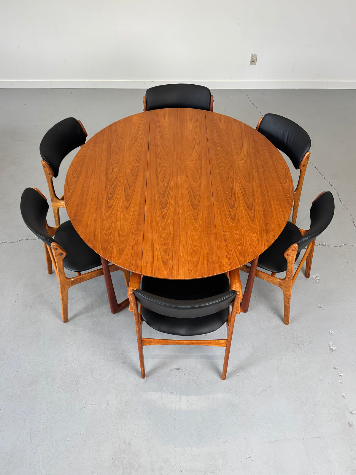 1960s Peter Hvidt Drop-Leaf Teak Dining Table for France & Son, Denmark.