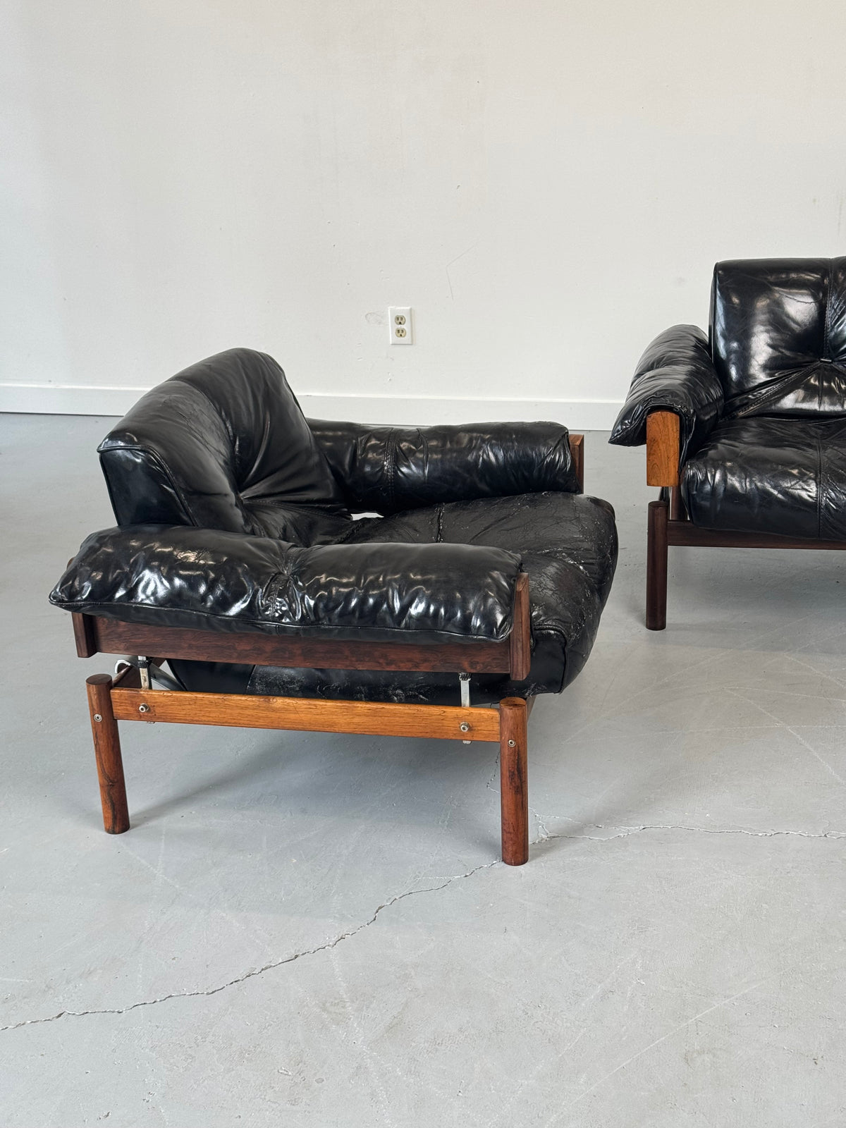 Pair of 1960s MP-13 Lounge Chairs by Percival Lafer in Original Black Leather and Brazilian Rosewood.
