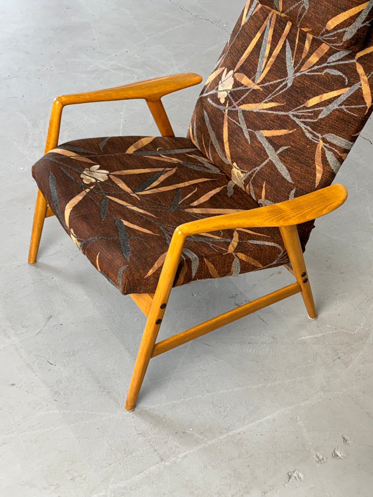 1950s Kontur Reclining Lounge Chair by Alf Svensson in Solid Beech, Sweden.