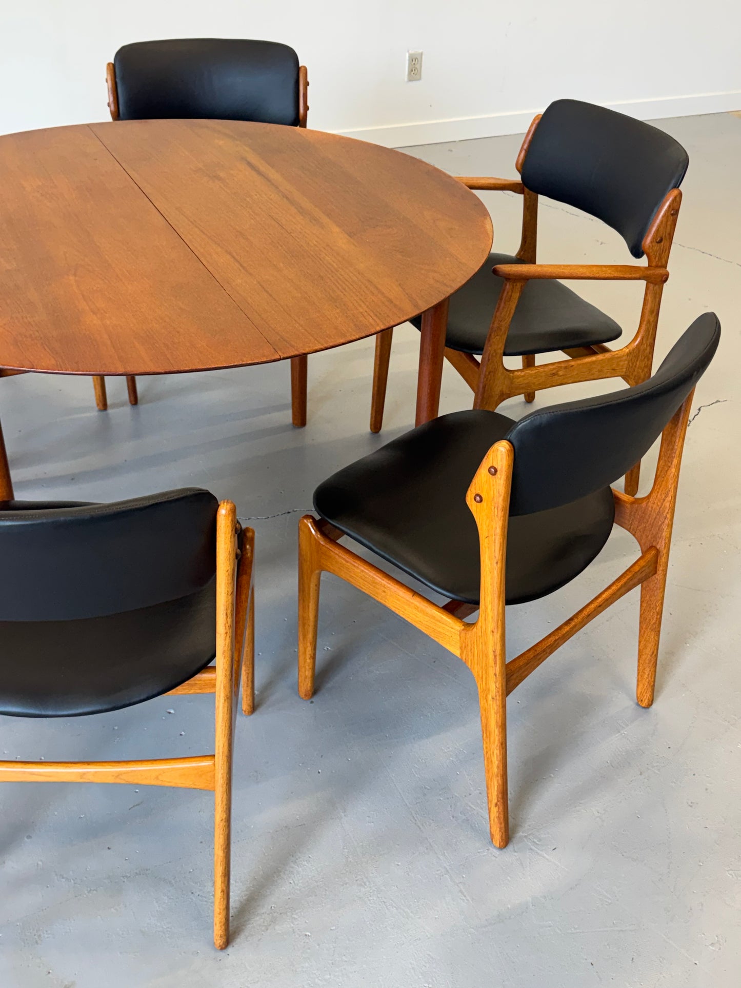 1950s Extendable Teak Dining Table Model 311 by Peter Hvidt & Orla Mølgaard-Nielsen for Søborg Møbler.