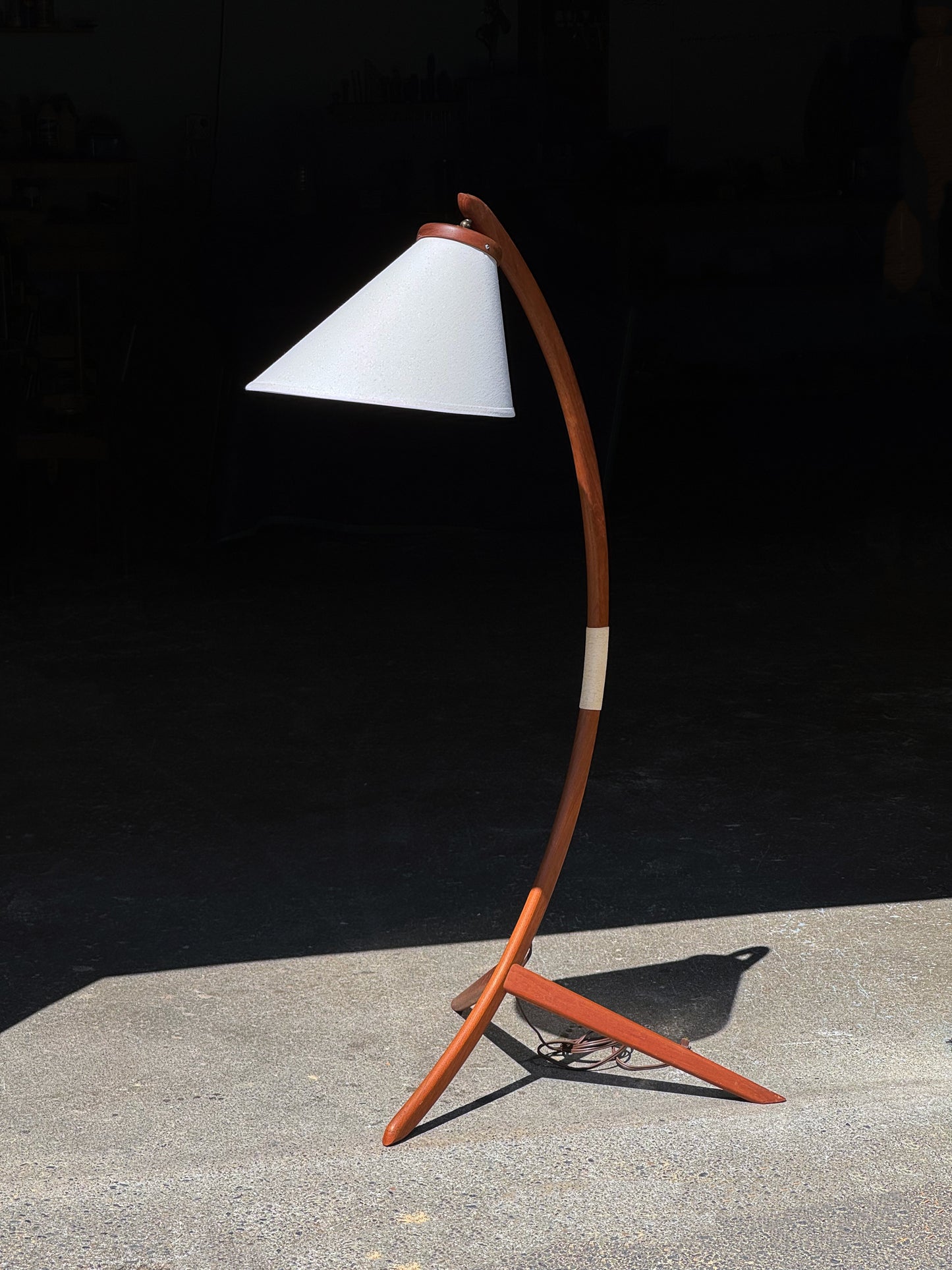 1960s Canadian Modern Bow Floor Lamp in teak