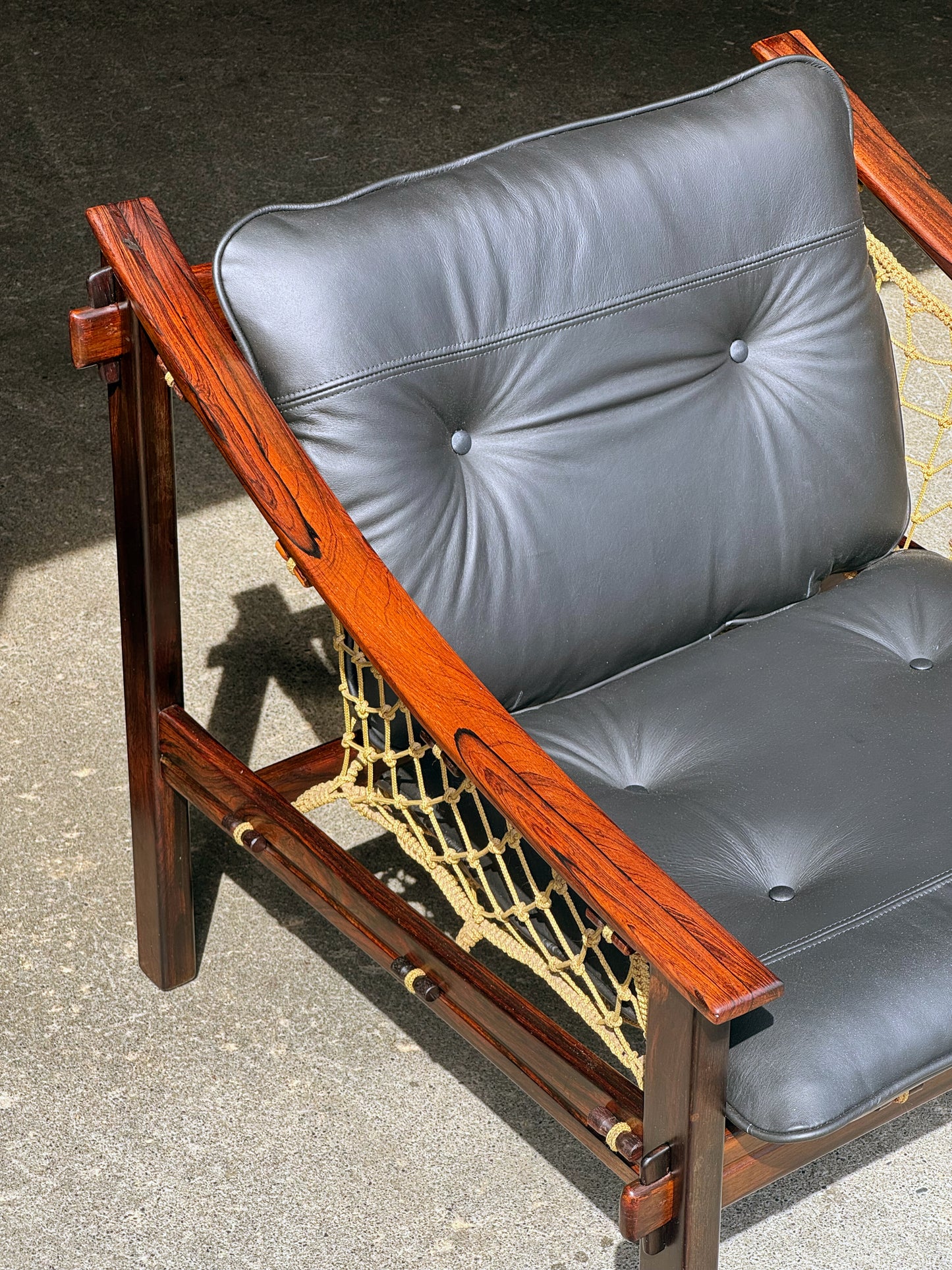 1960s Amazonas Lounge Chair by Jean Gillon for Wood Art in rosewood and black leather