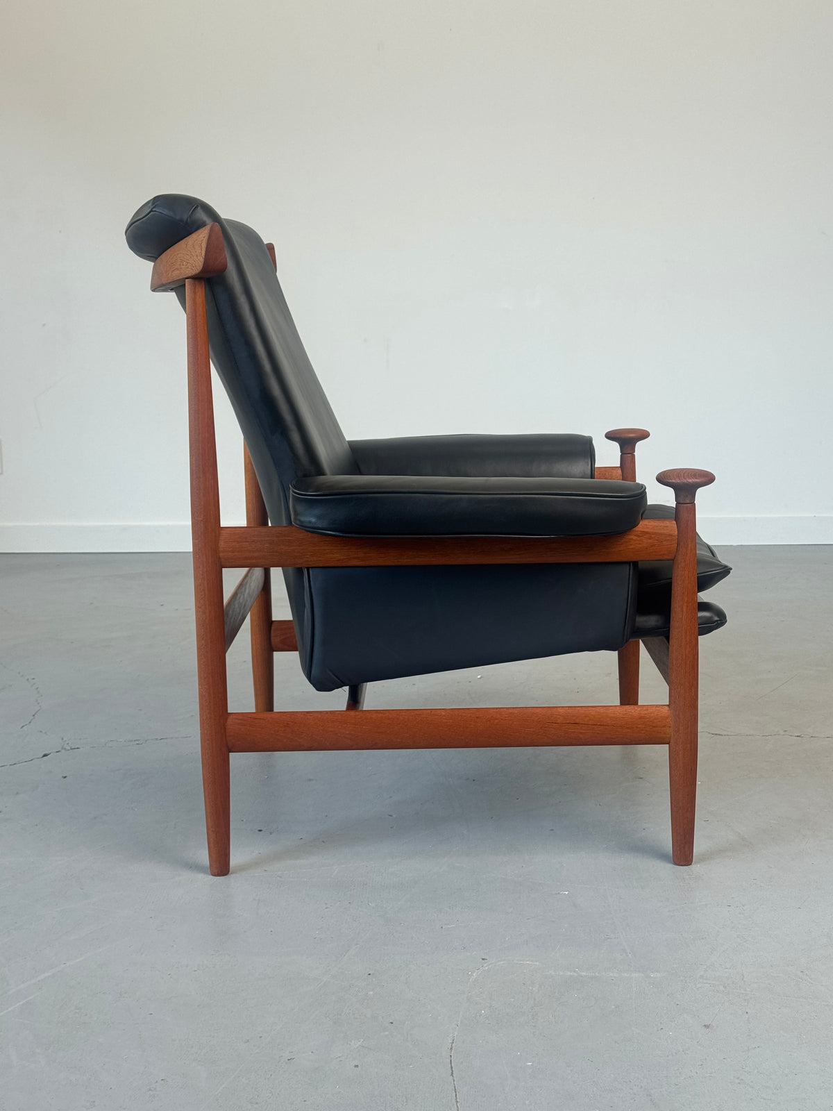 1960s Finn Juhl Bwana Model 152 Lounge Chair for France & Søn in Black Elmosoft Leather.