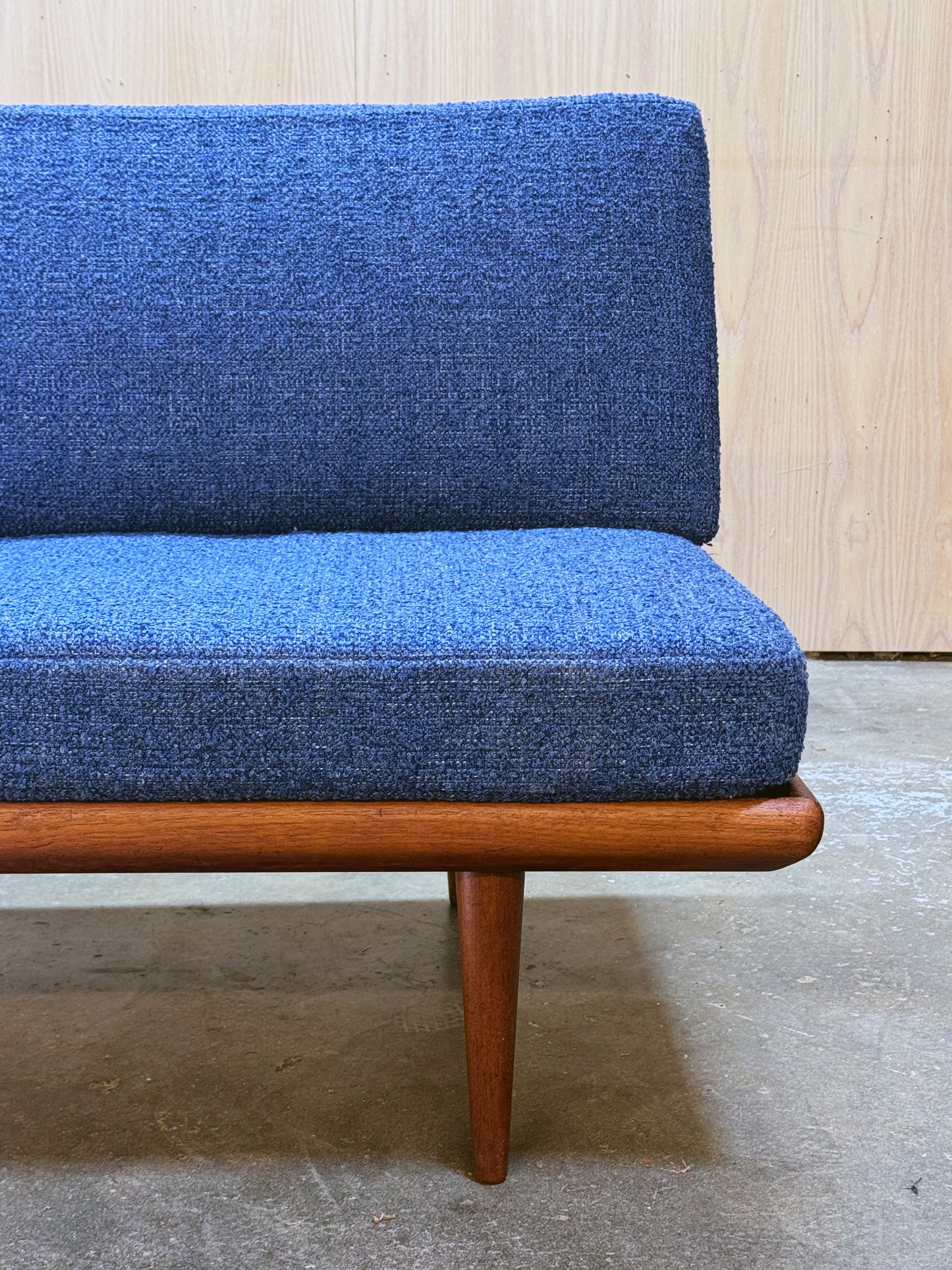 1950s Minerva Sofa Daybed by Peter Hvidt & Orla Mølgaard-Nielsen for France & Daverkosen in teak and blue bouclé