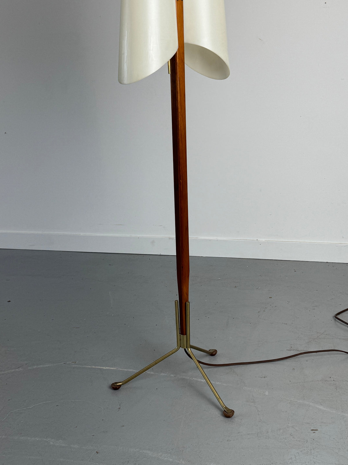 1950s American Modern Floor Lamp in Walnut, Brass and Acrylic.