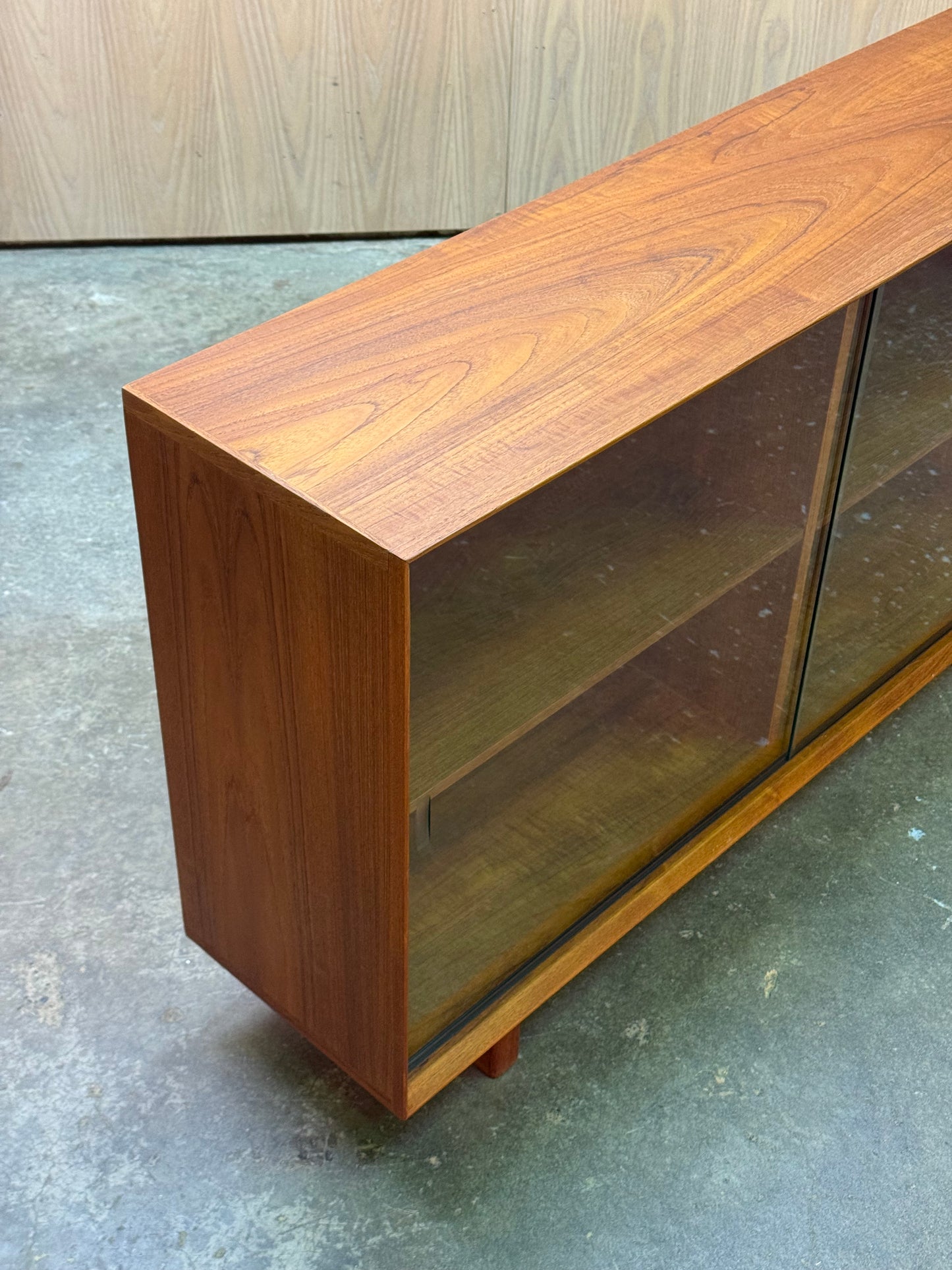 1960s Display Cabinet by Jydsk Møbelindustri in teak