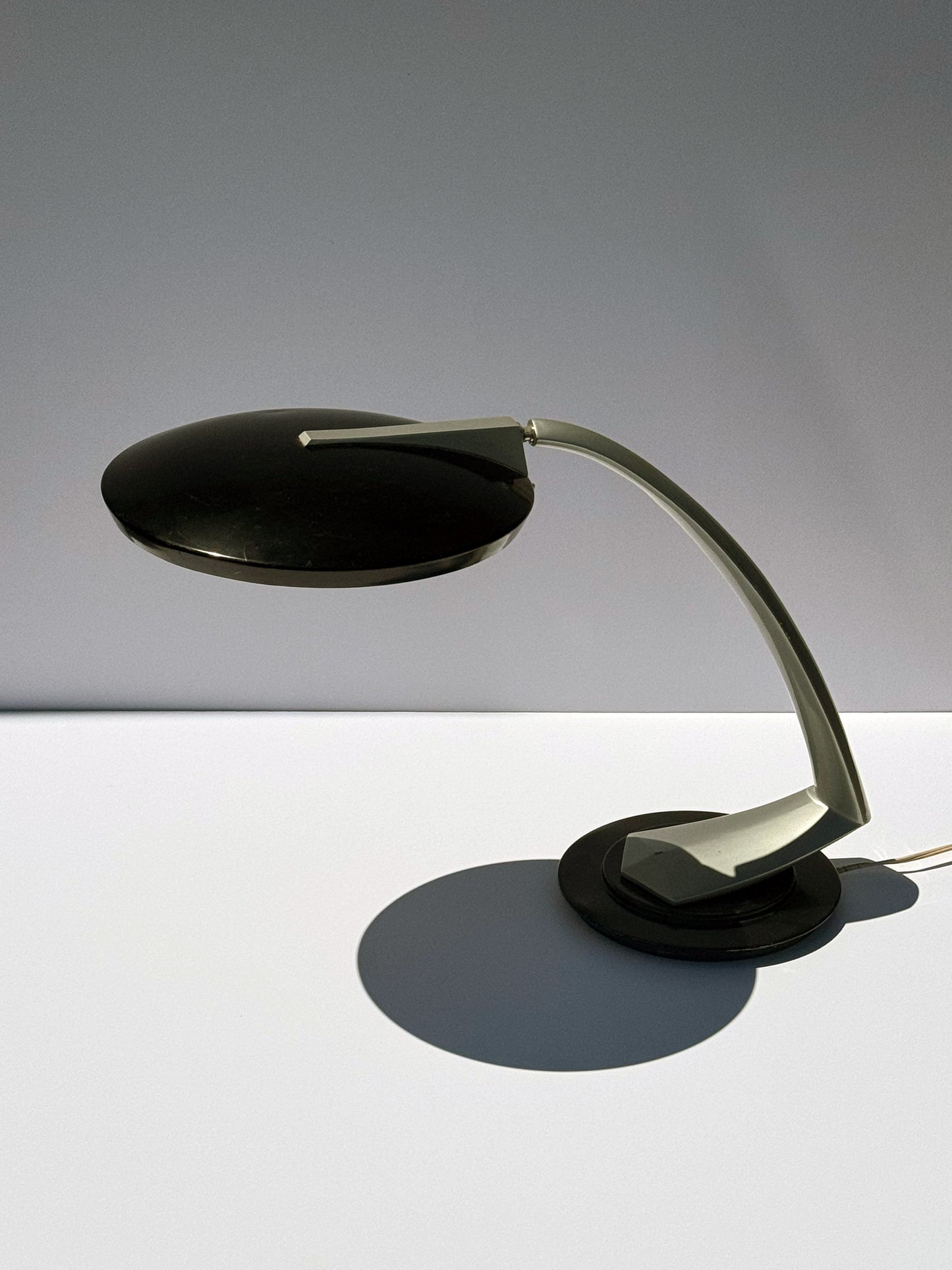 1970s Boomerang 2000 Table Lamp by Luis Pérez de la Oliva for Fase in black and aluminum