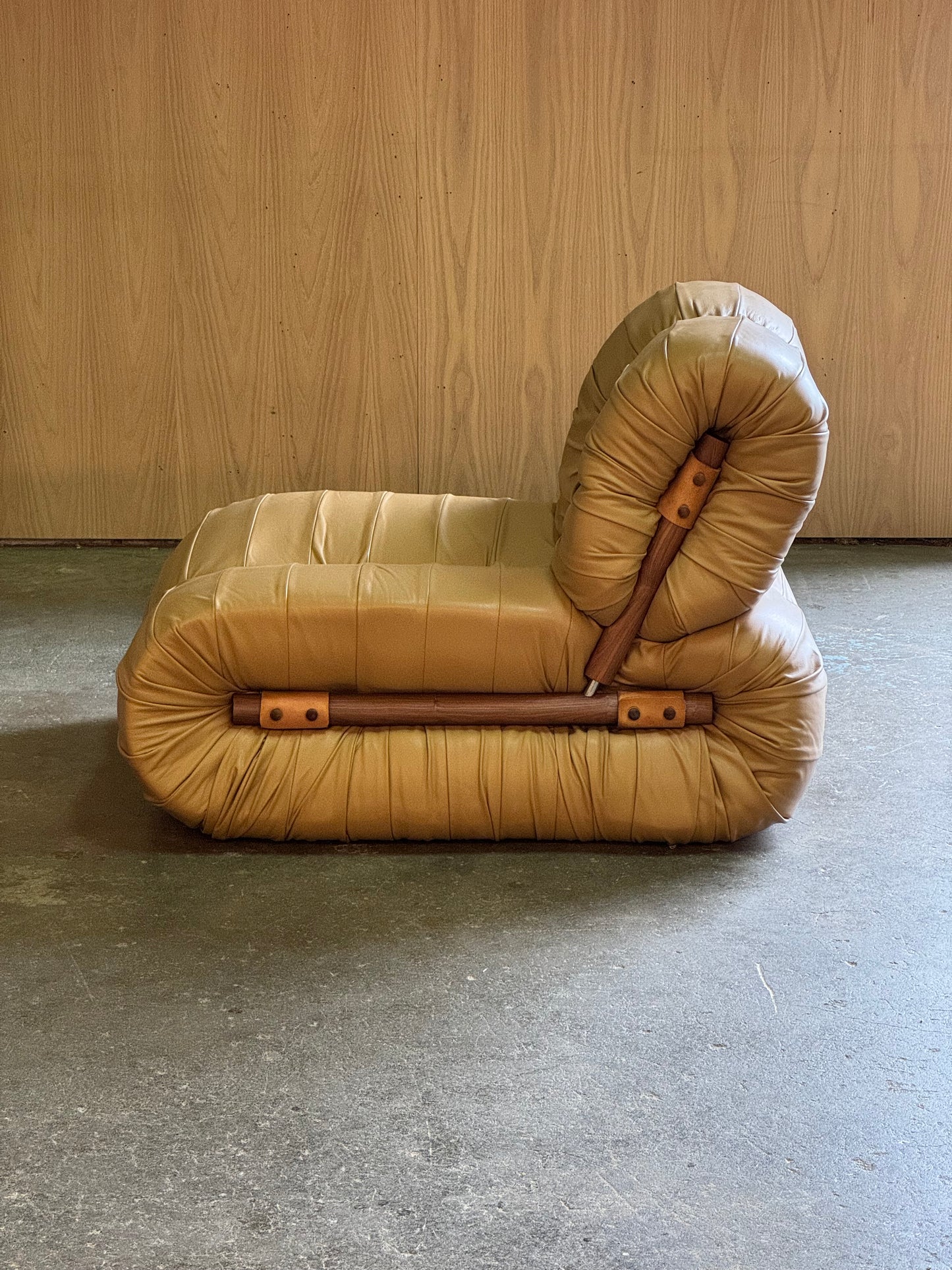 1970s MP 115 Lounge Chair by Percival Lafer for Lafer in tan leather