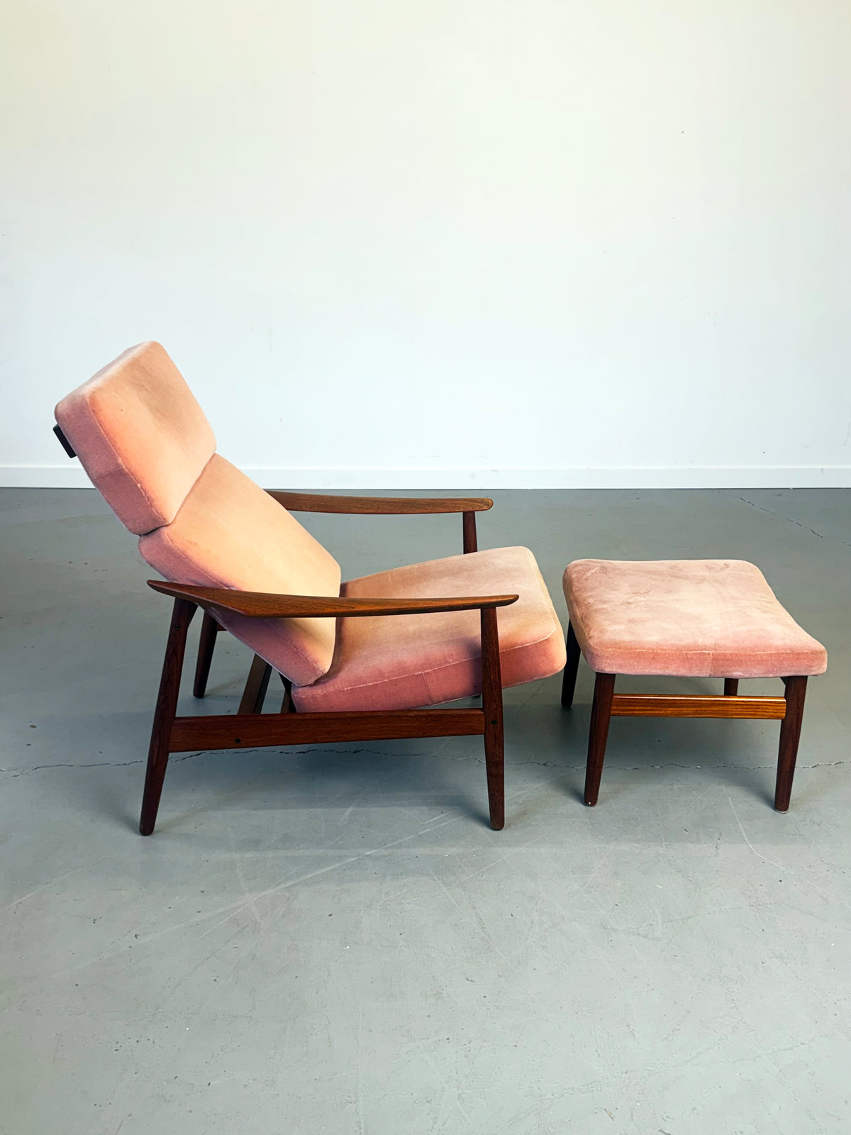 1960s Arne Vodder Model FD 164 Reclining Lounge Chair and Ottoman for France & Søn, Denmark.