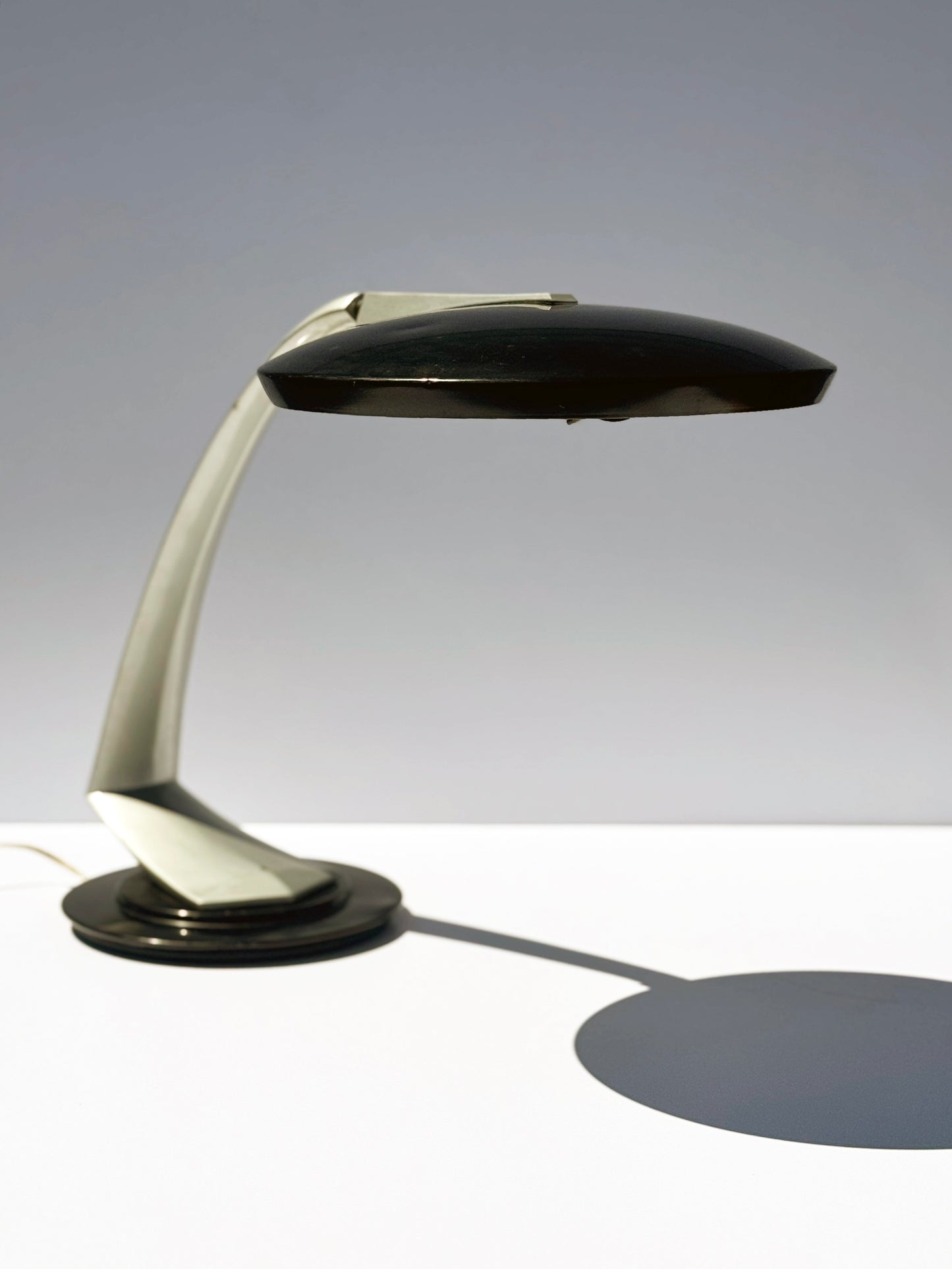1970s Boomerang 2000 Table Lamp by Luis Pérez de la Oliva for Fase in black and aluminum