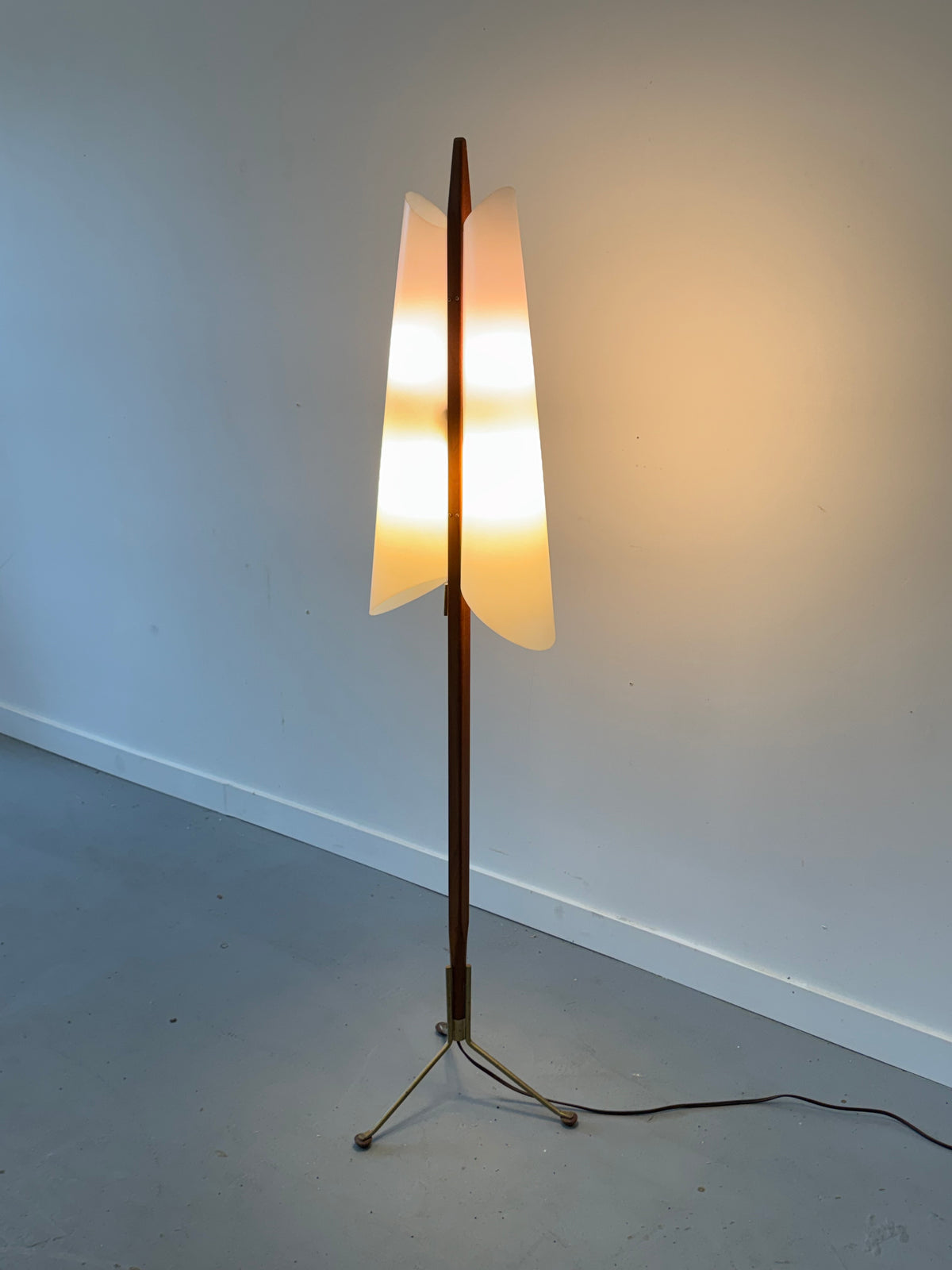 1950s American Modern Floor Lamp in Walnut, Brass and Acrylic.