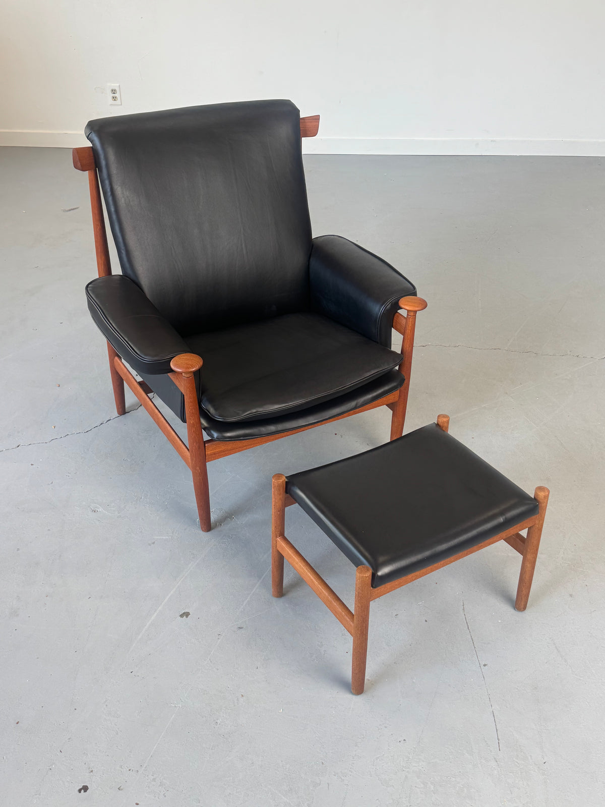 1960s Finn Juhl Bwana Model 152 Lounge Chair for France & Søn in Black Elmosoft Leather.