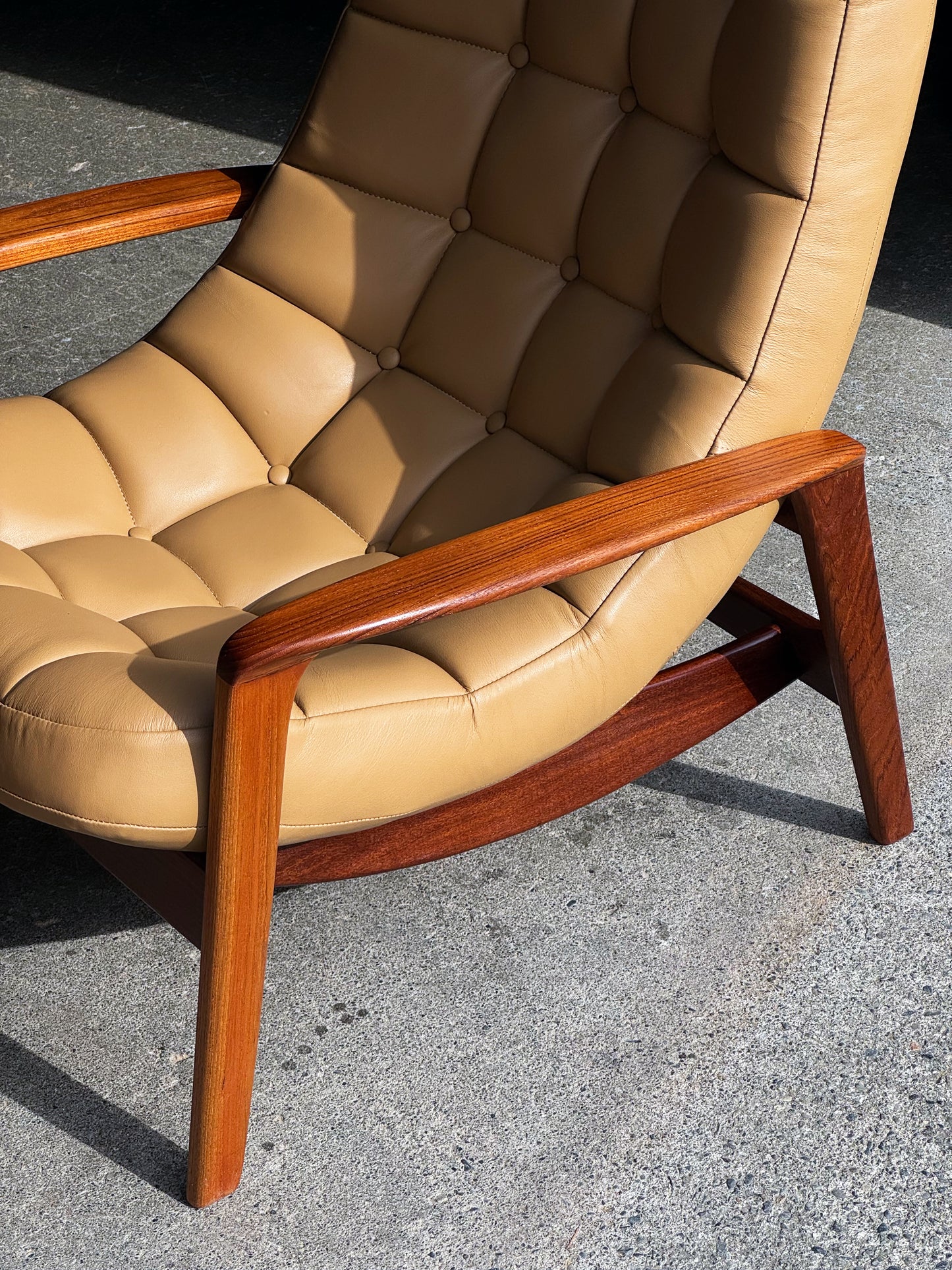 1960s Scoop Chair by R. Huber in light brown leather and teak