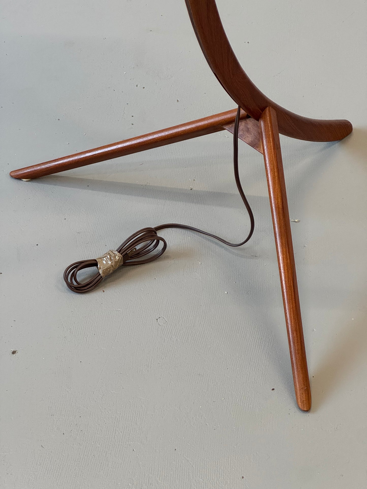 1960s Canadian Modern Bow Floor Lamp in Teak