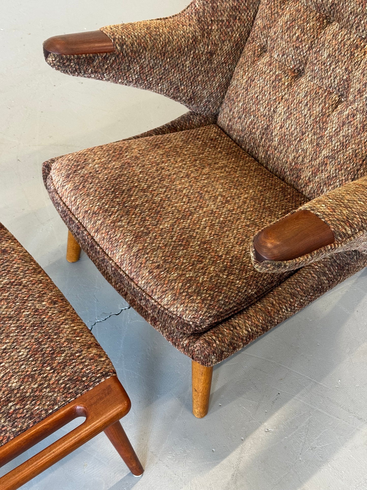 1950s Papa Bear AP19 Lounge chair and ottoman by Hans J. Wegner for A.P. Stolen in Woven Fabric