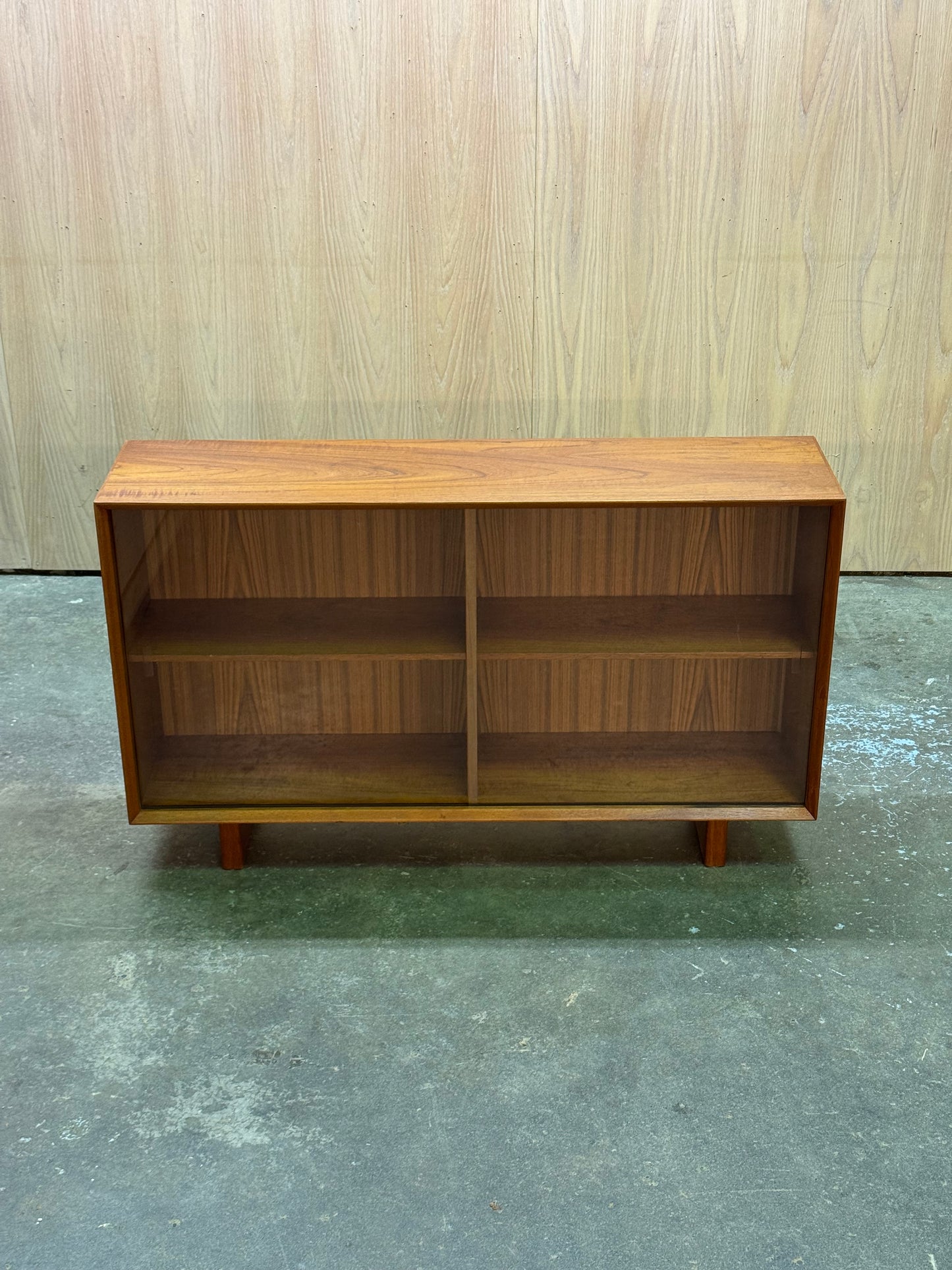 1960s Display Cabinet by Jydsk Møbelindustri in teak
