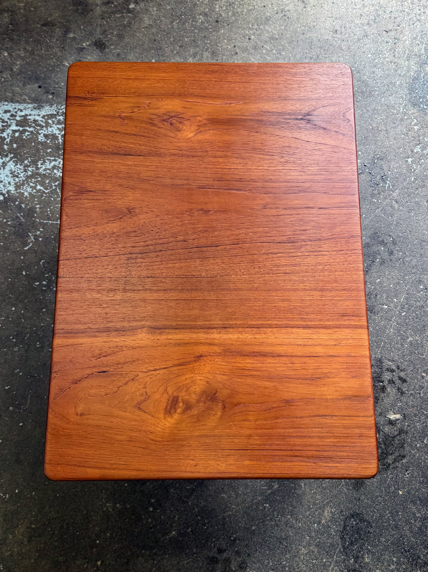 1960s JH566A Side Table by Hans J. Wegner for Johannes Hansen in teak and solid oak
