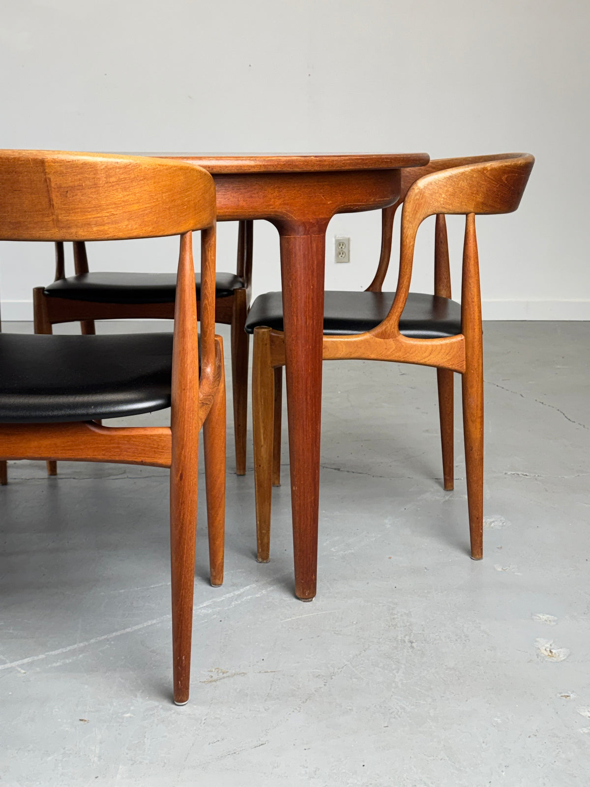 1960s Extendable Teak Dining Table by  Johannes Andersen for Uldum Møbelfabrik, Denmark.