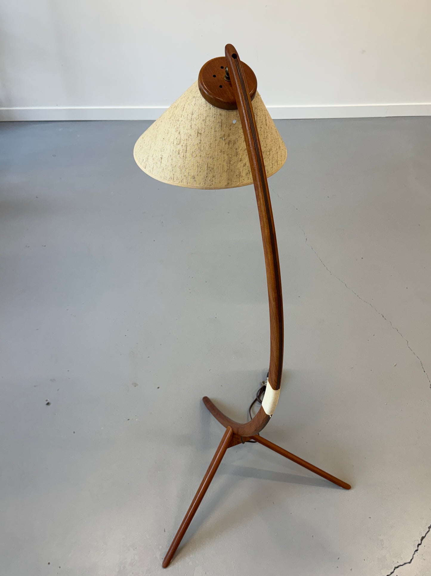 1960s Canadian Modern Bow Floor Lamp in Teak
