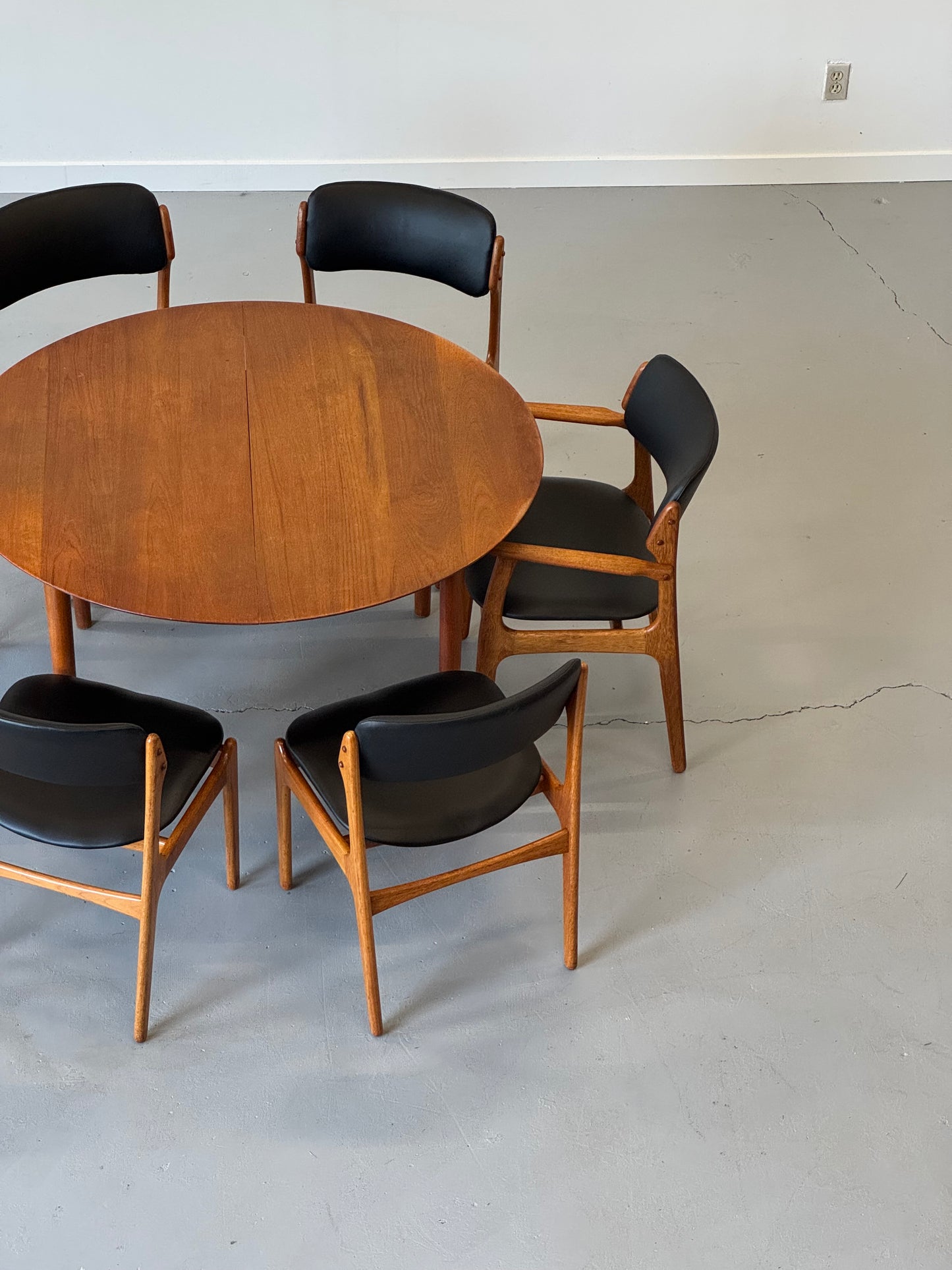 1950s Extendable Teak Dining Table Model 311 by Peter Hvidt & Orla Mølgaard-Nielsen for Søborg Møbler.