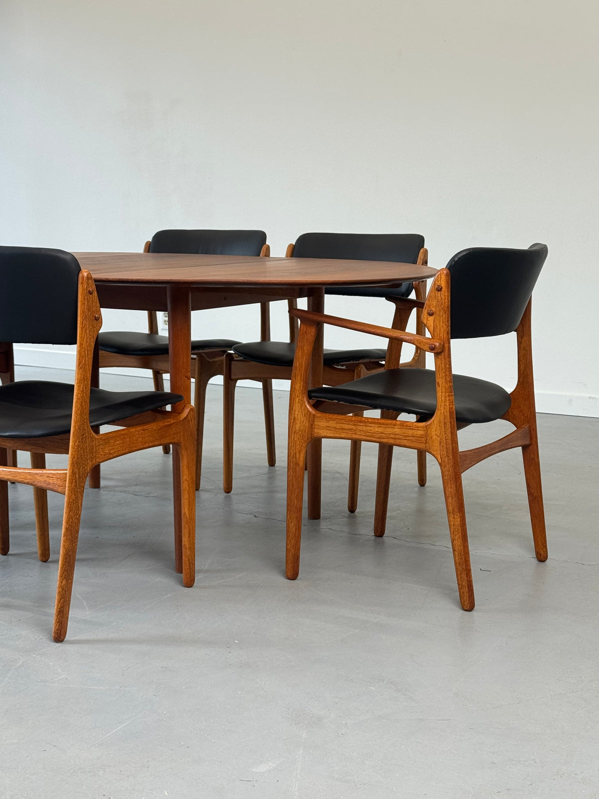1950s Extendable Teak Dining Table Model 311 by Peter Hvidt & Orla Mølgaard-Nielsen for Søborg Møbler.