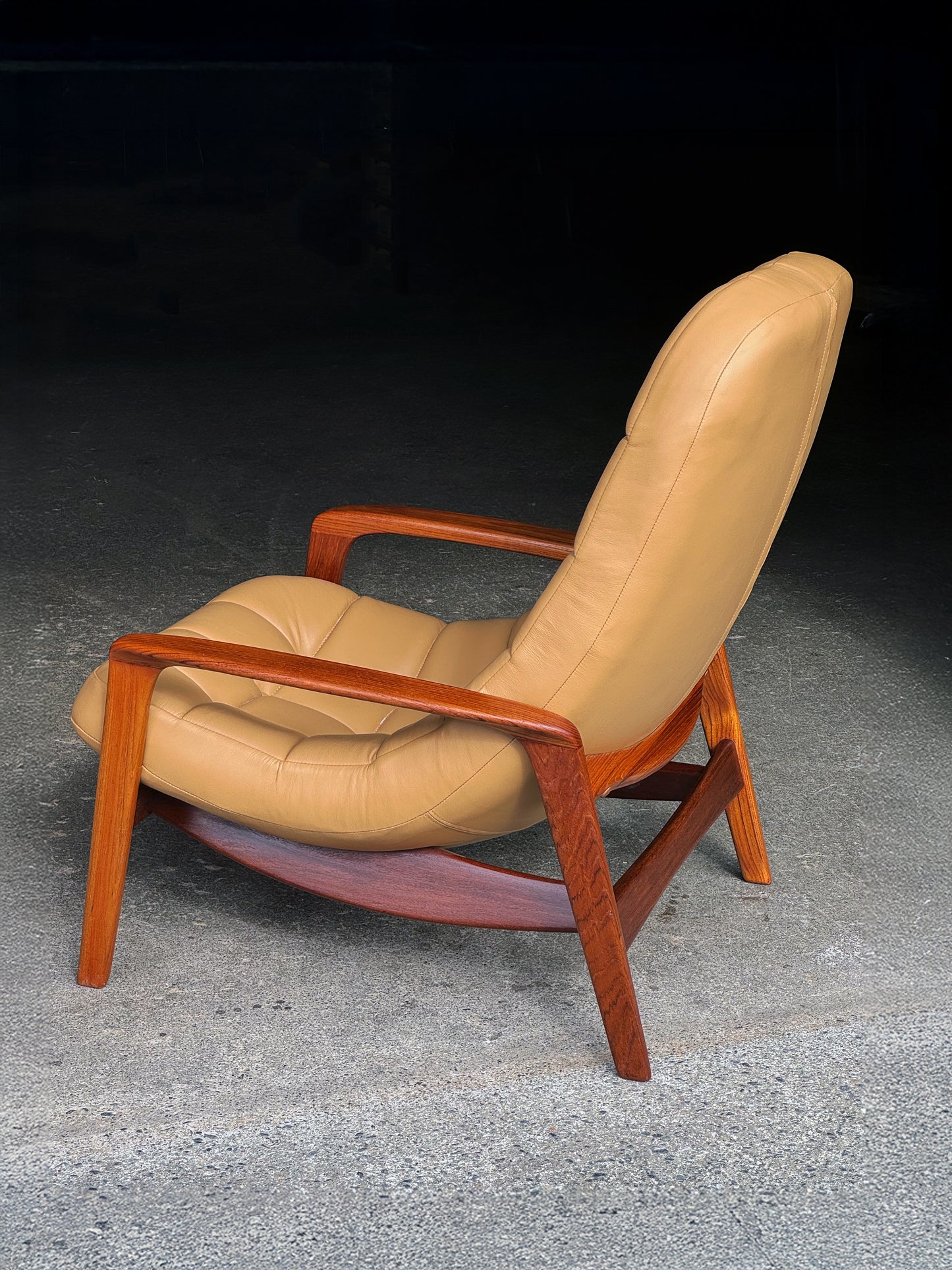 1960s Scoop Chair by R. Huber in light brown leather and teak