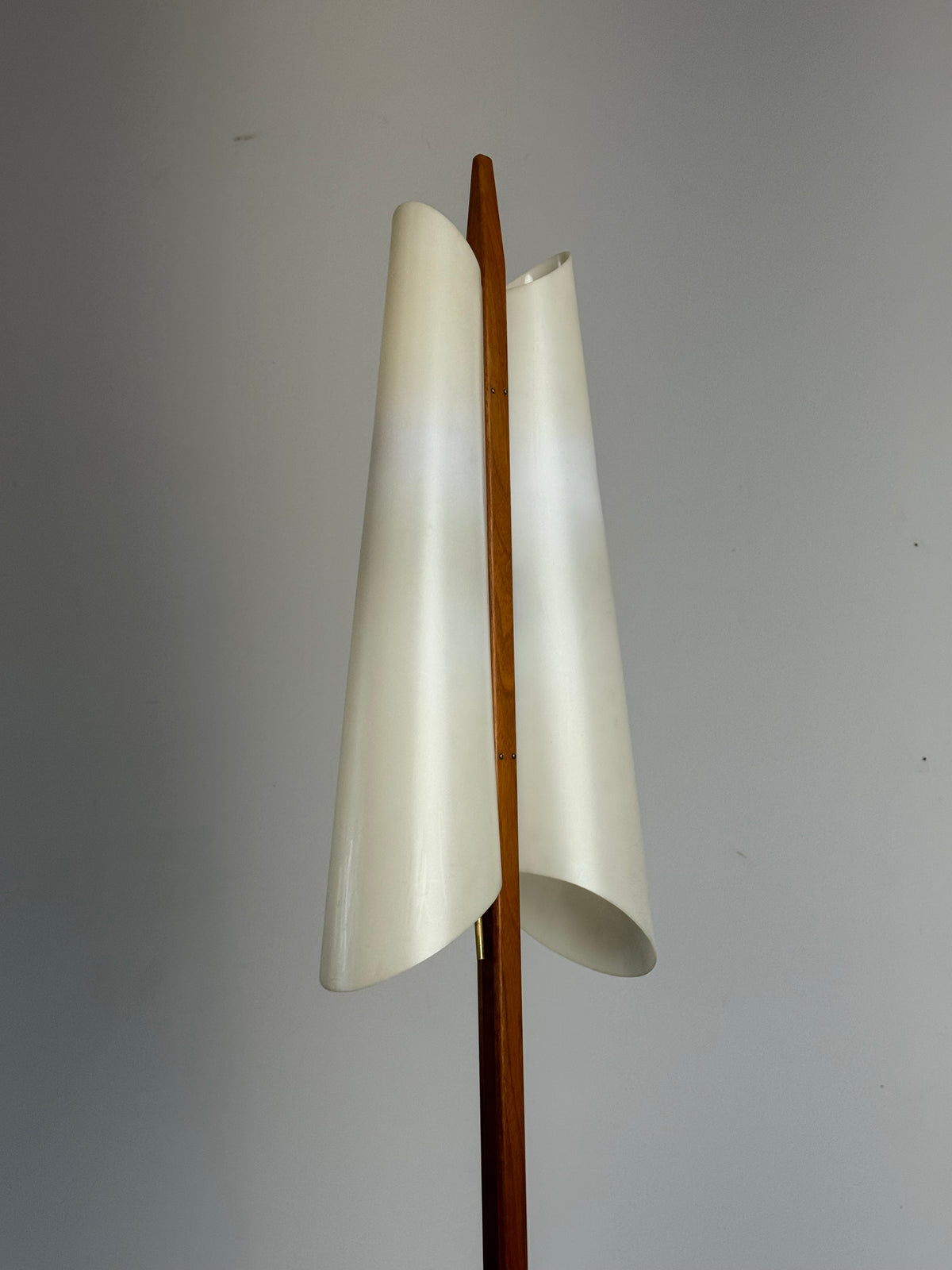 1950s American Modern Floor Lamp in Walnut, Brass and Acrylic.