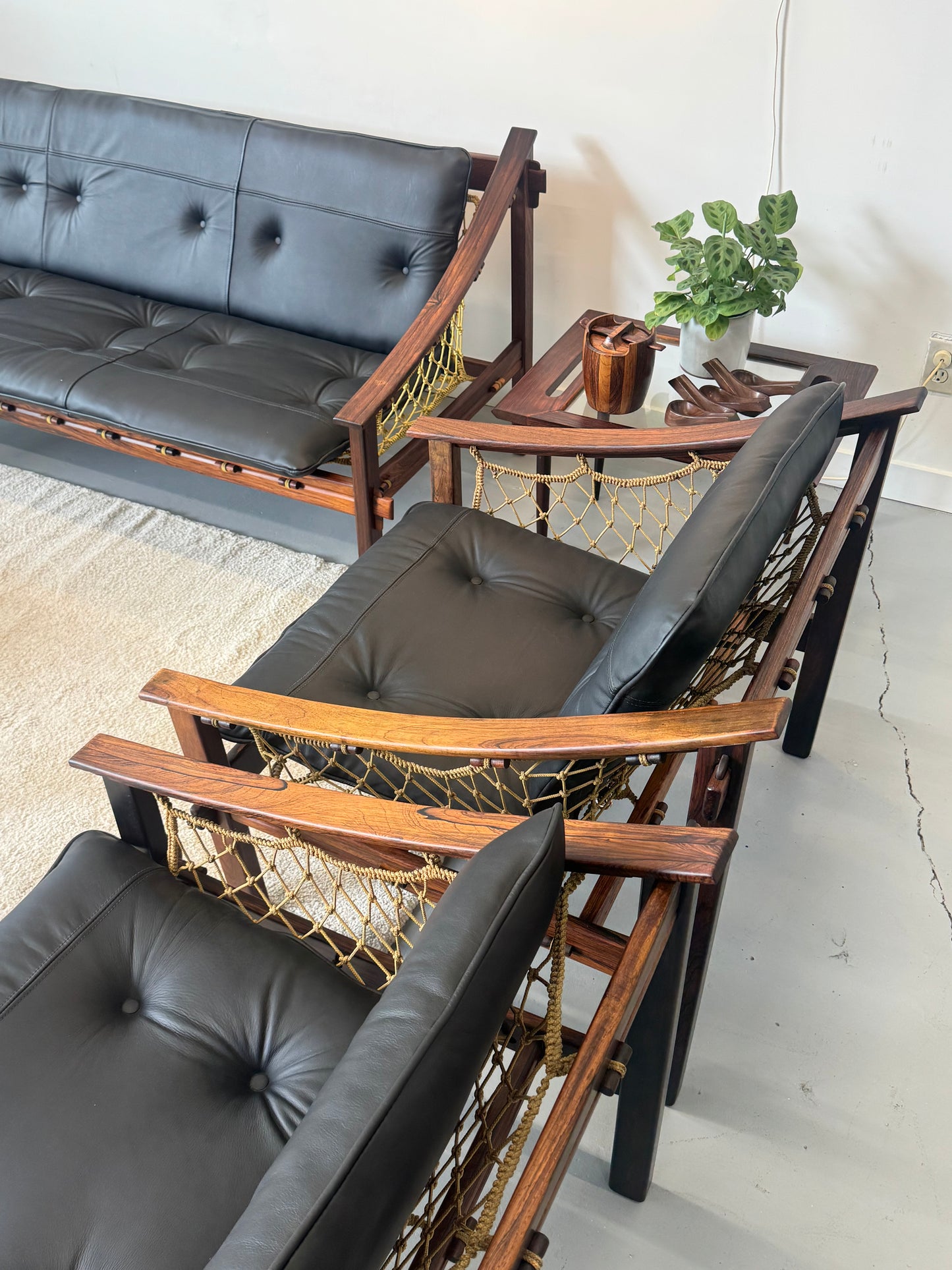 1960s Amazonas Lounge Chair by Jean Gillon for Wood Art in rosewood and black leather