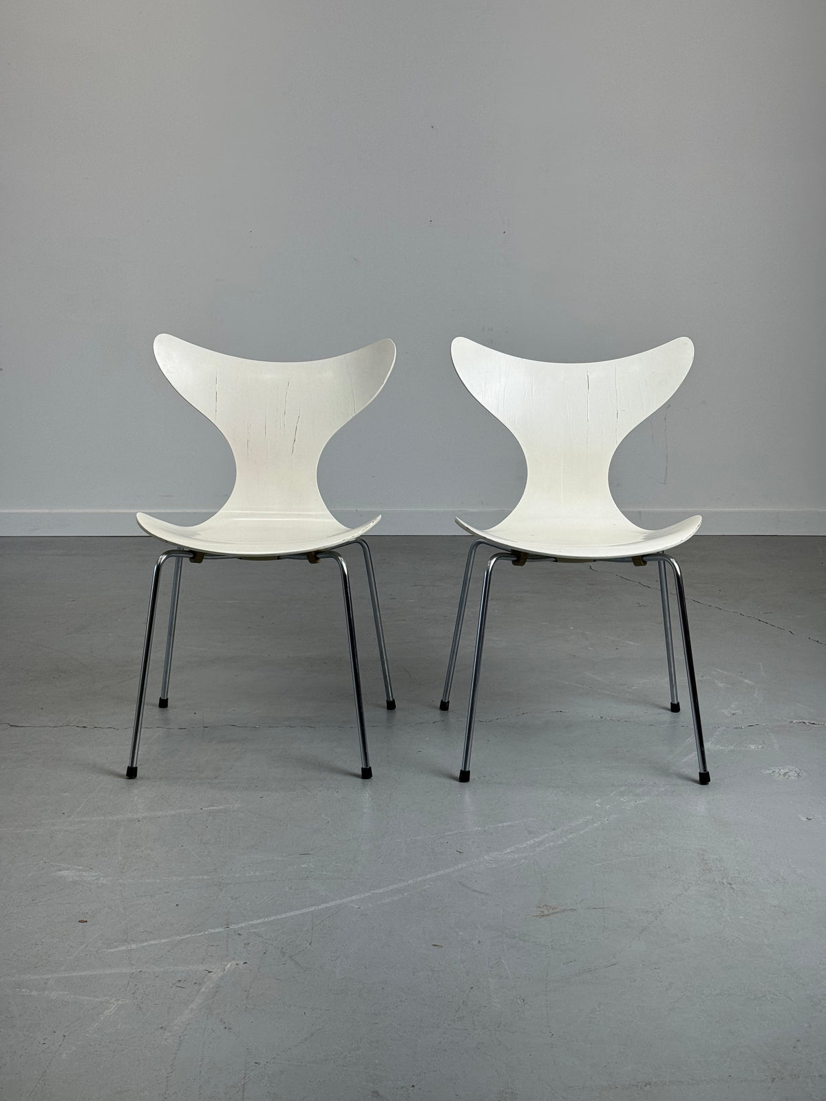 1970s Pair of Model 3108 “Lily” Chairs by Arne Jacobsen for Fritz Hansen, Denmark.