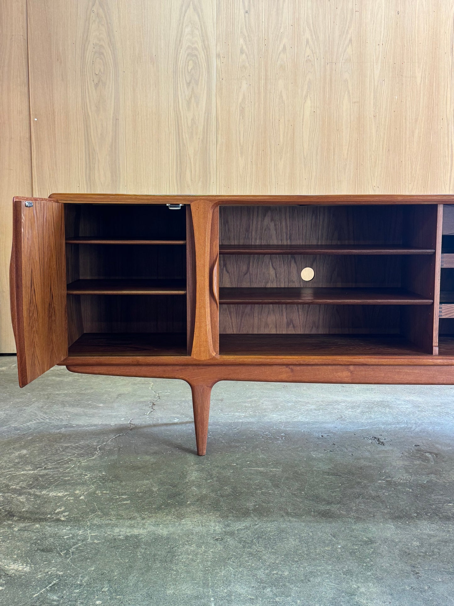 1960s Model 19 Credenza by Johannes Andersen for Uldum Møbelfabrik in teak