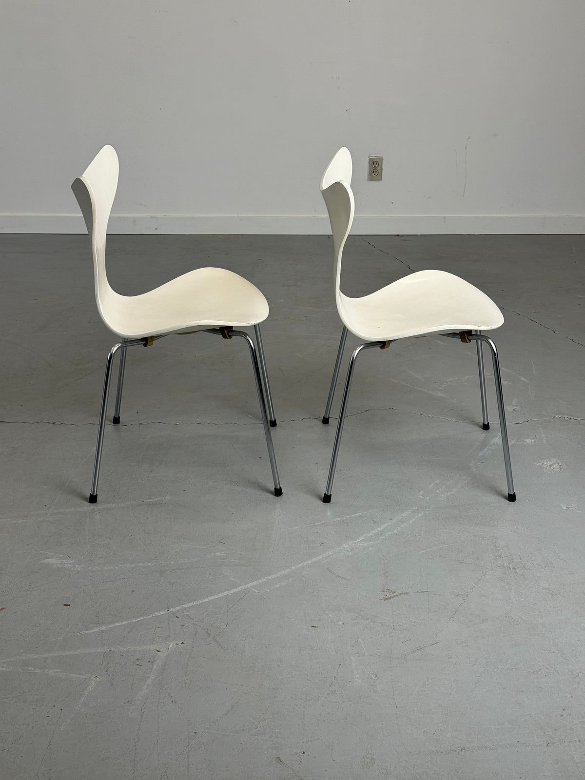 1970s Model 3108 “Lily” Chair by Arne Jacobsen for Fritz Hansen, Denmark.
