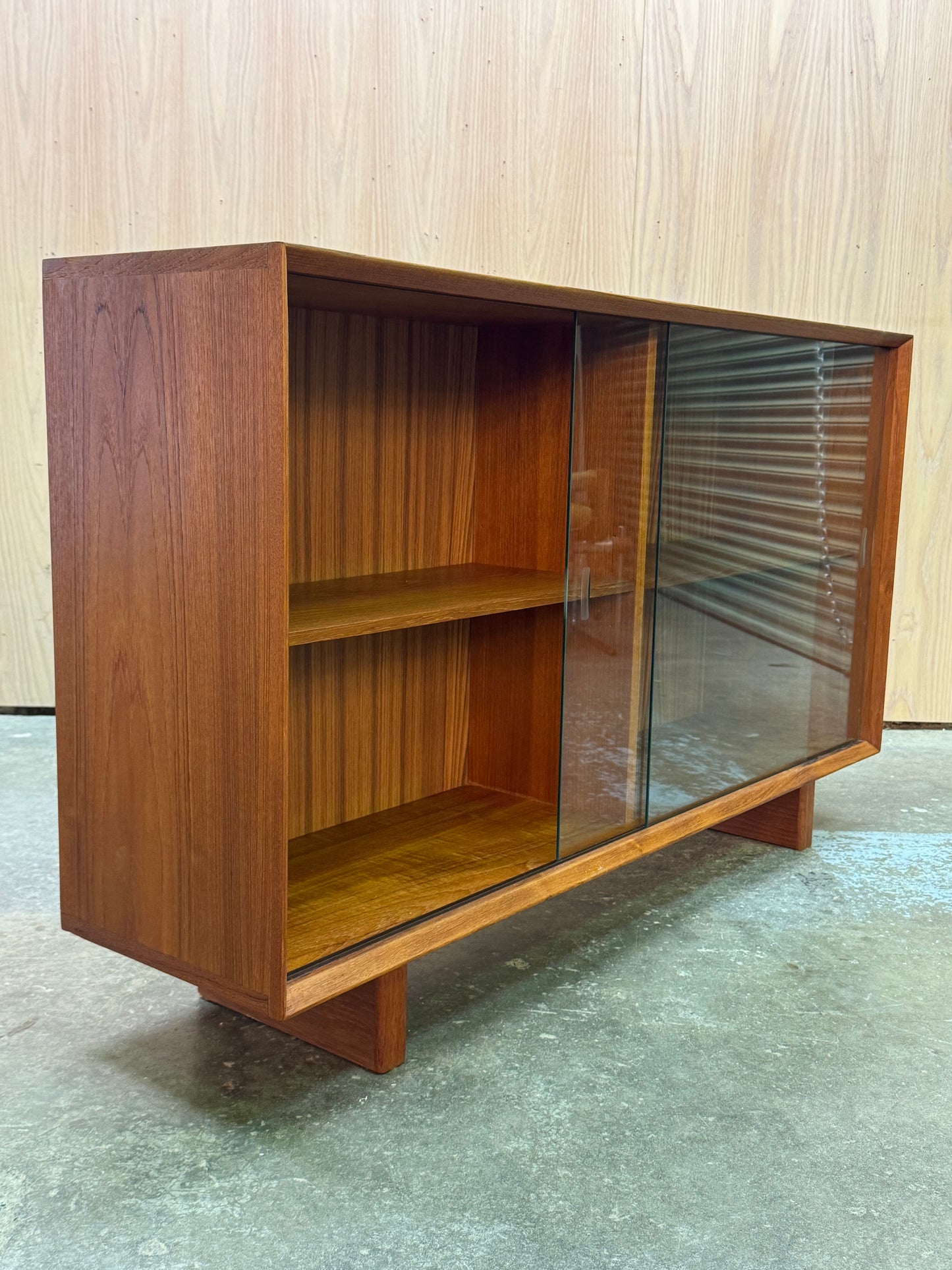 1960s Display Cabinet by Jydsk Møbelindustri in teak