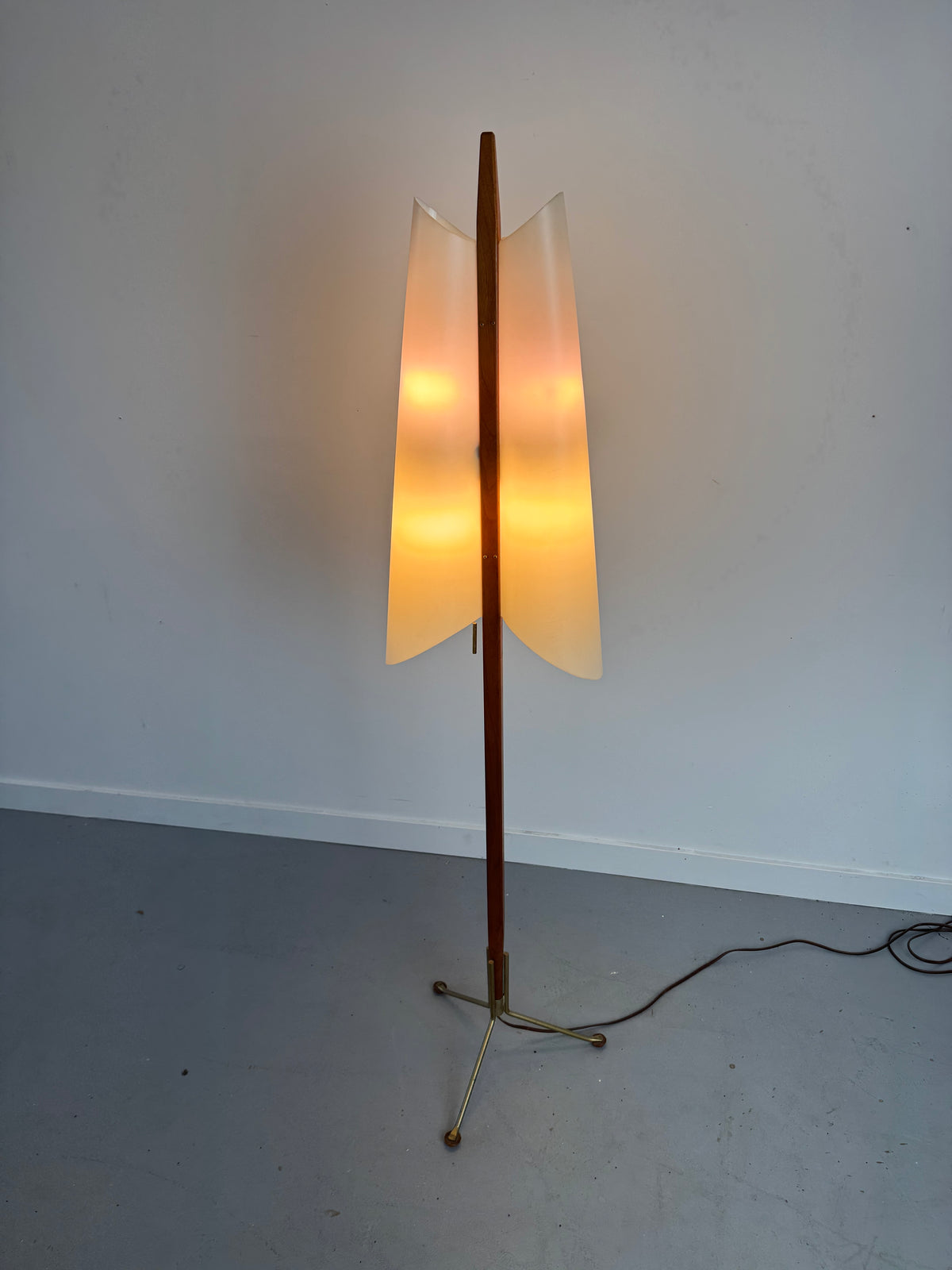 1950s American Modern Floor Lamp in Walnut, Brass and Acrylic.