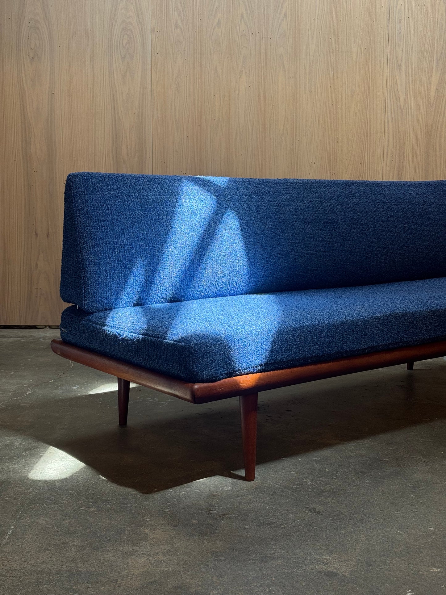 1950s Minerva Sofa Daybed by Peter Hvidt & Orla Mølgaard-Nielsen for France & Daverkosen in teak and blue bouclé