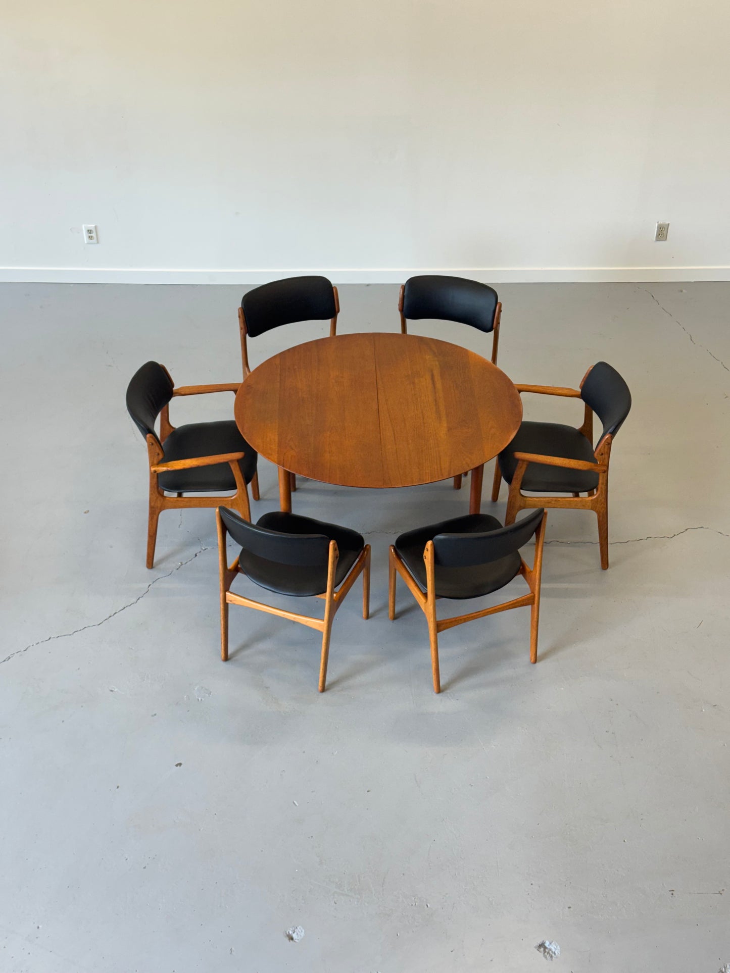 1950s Extendable Teak Dining Table Model 311 by Peter Hvidt & Orla Mølgaard-Nielsen for Søborg Møbler.