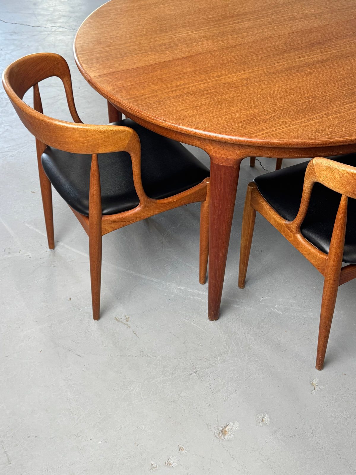 1960s Extendable Teak Dining Table by  Johannes Andersen for Uldum Møbelfabrik, Denmark.