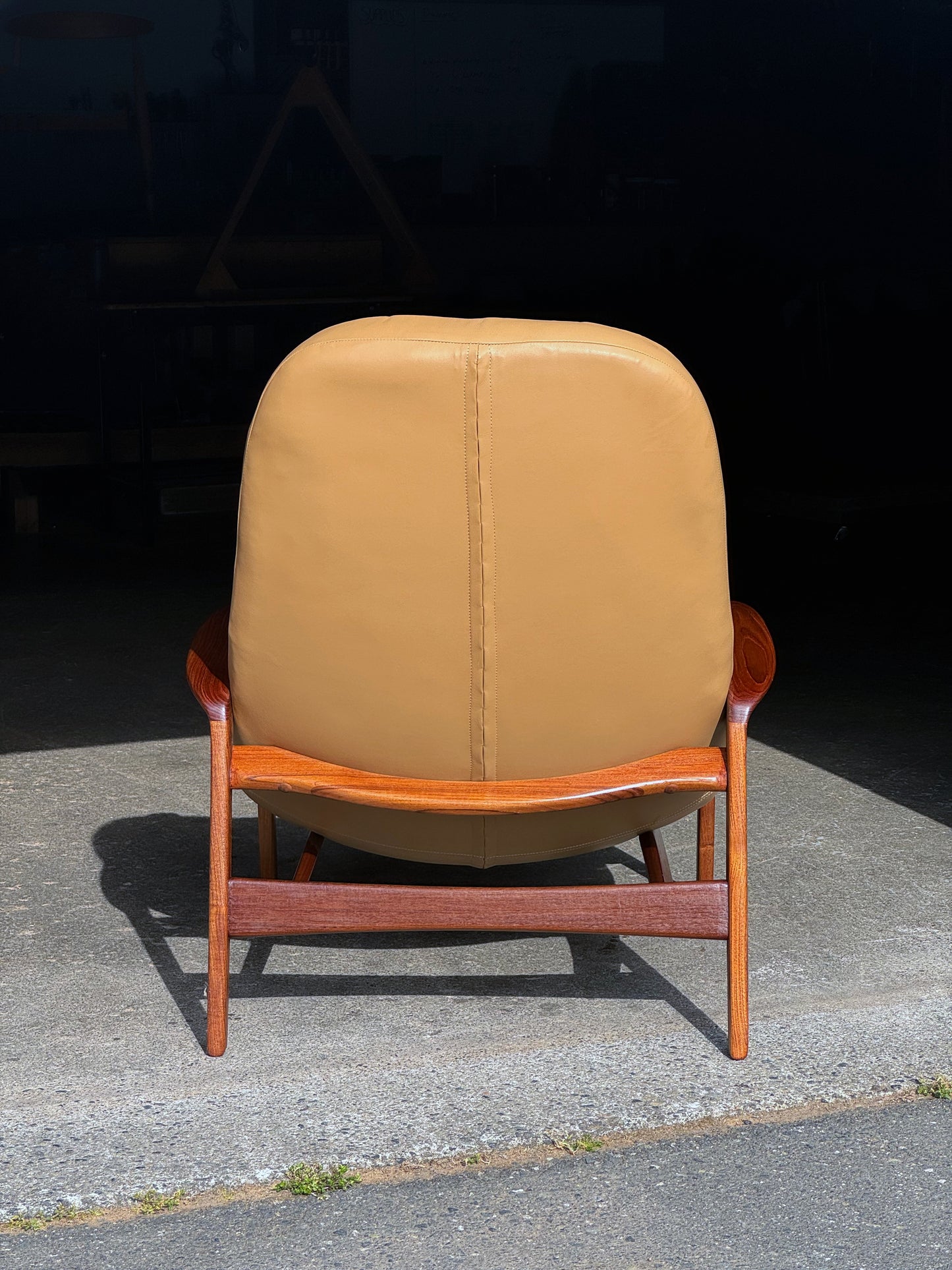 1960s Scoop Chair by R. Huber in light brown leather and teak