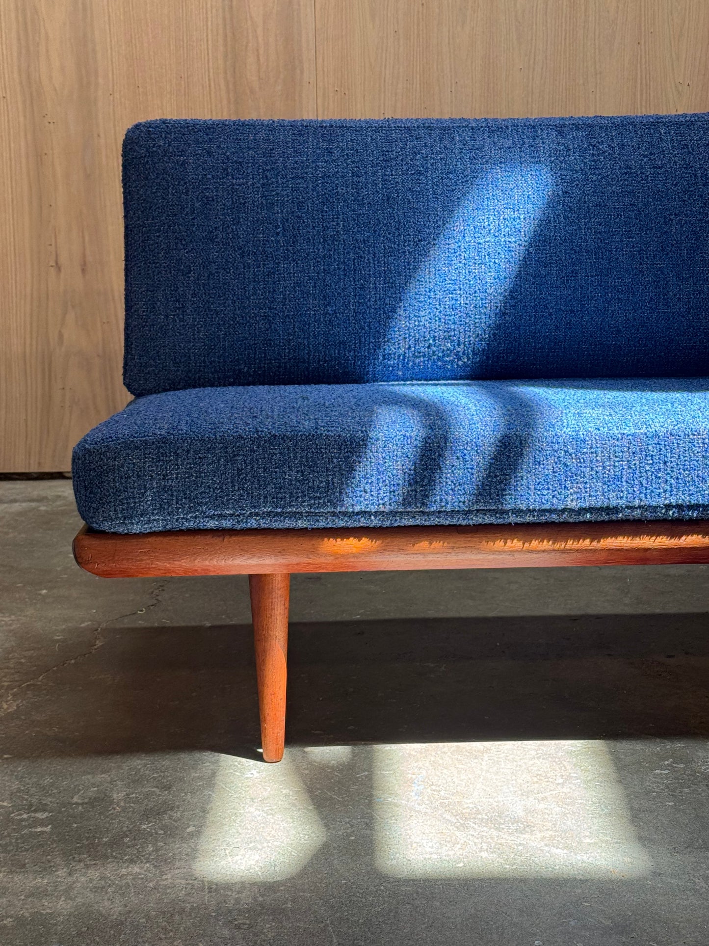 1950s Minerva Sofa Daybed by Peter Hvidt & Orla Mølgaard-Nielsen for France & Daverkosen in teak and blue bouclé