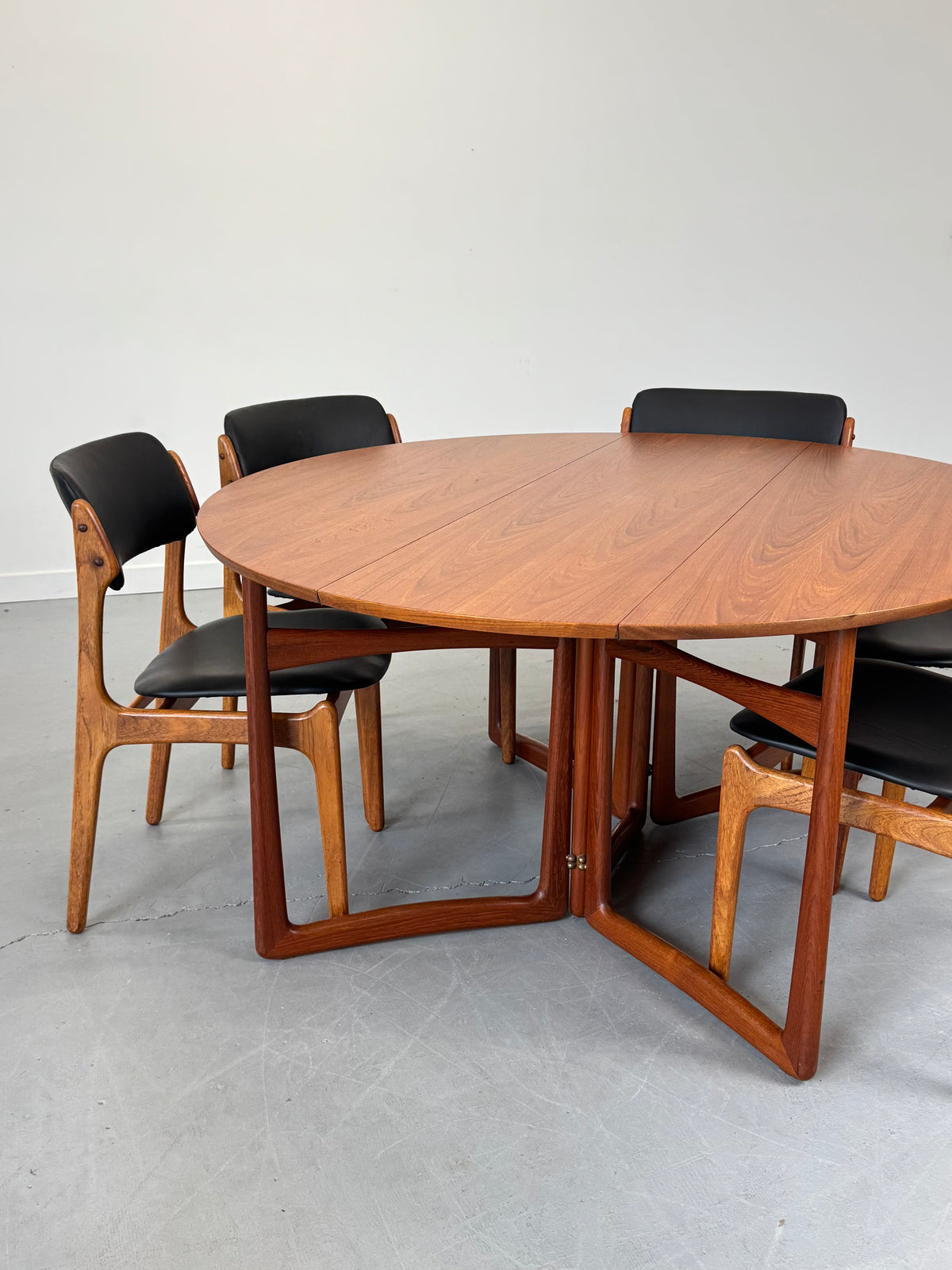 1960s Peter Hvidt Drop-Leaf Teak Dining Table for France & Son, Denmark.