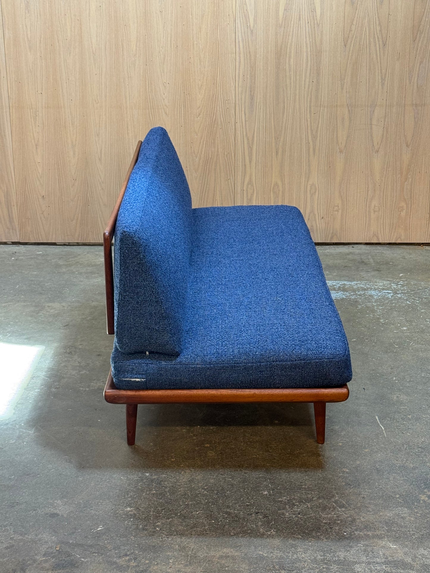 1950s Minerva Sofa Daybed by Peter Hvidt & Orla Mølgaard-Nielsen for France & Daverkosen in teak and blue bouclé