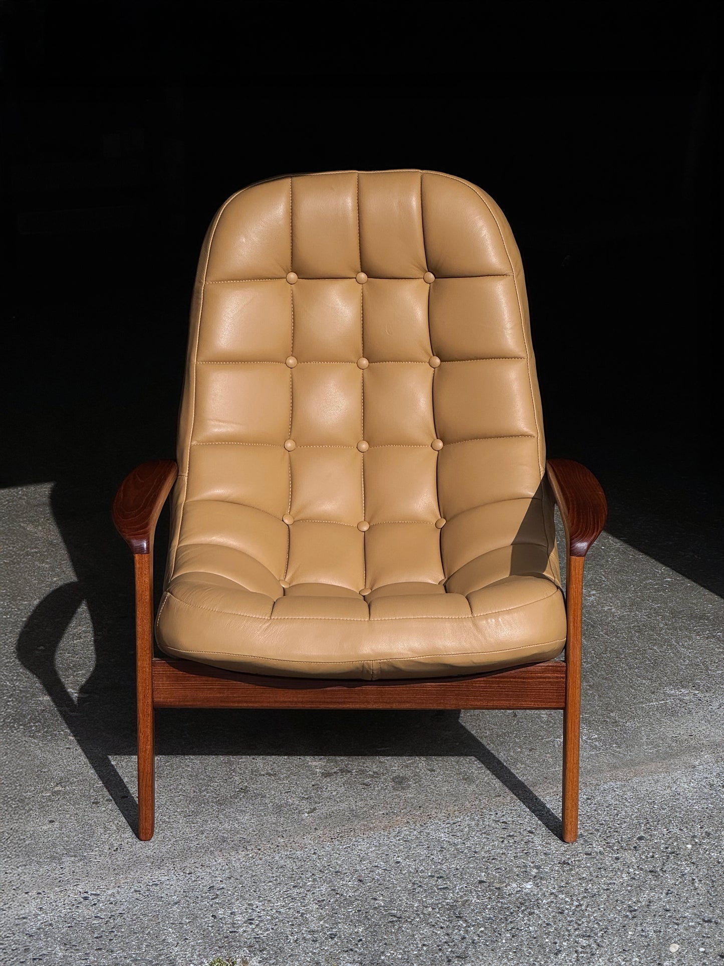 1960s Scoop Chair by R. Huber in light brown leather and teak