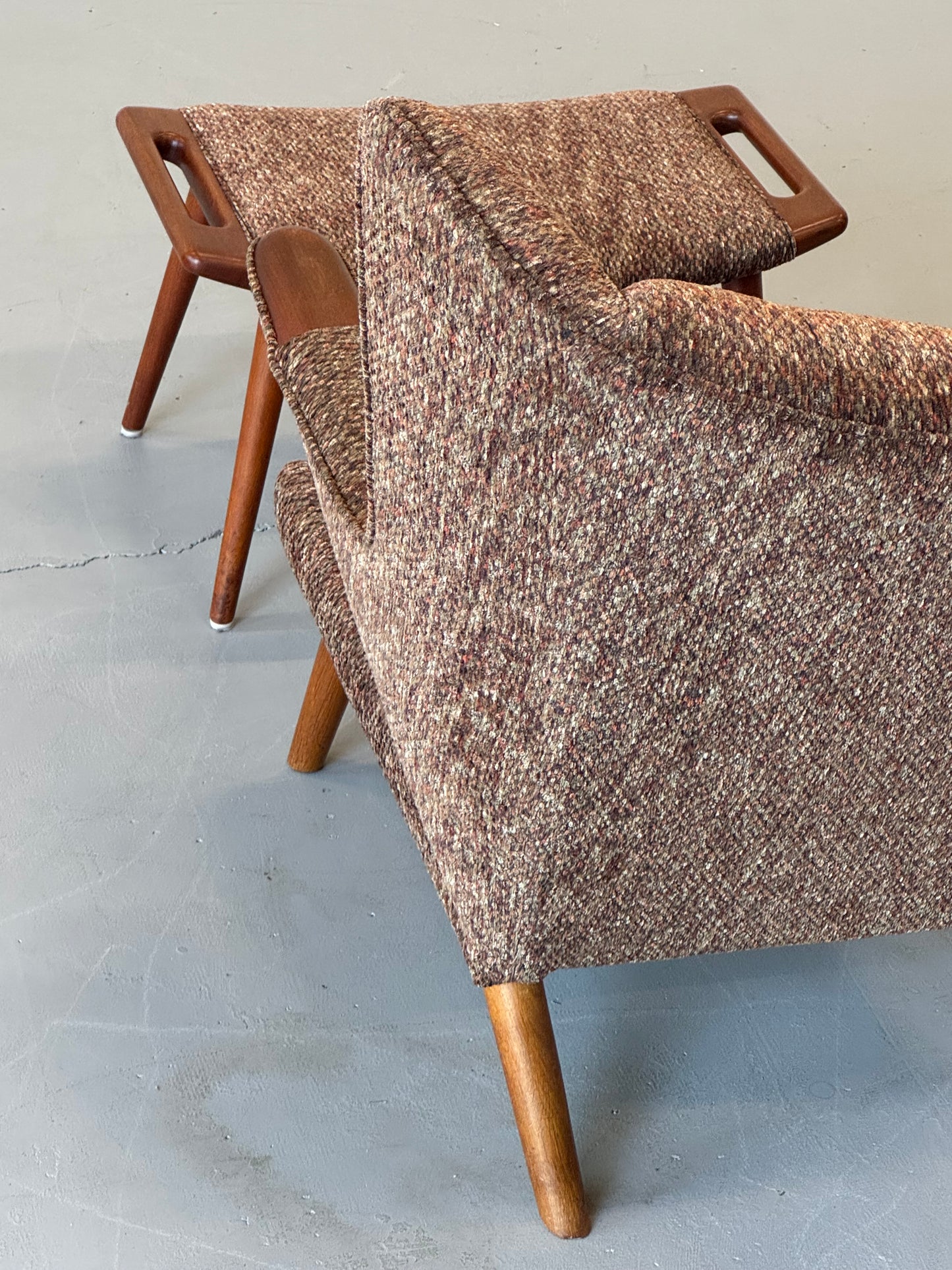 1950s Papa Bear AP19 Lounge chair and ottoman by Hans J. Wegner for A.P. Stolen in Woven Fabric