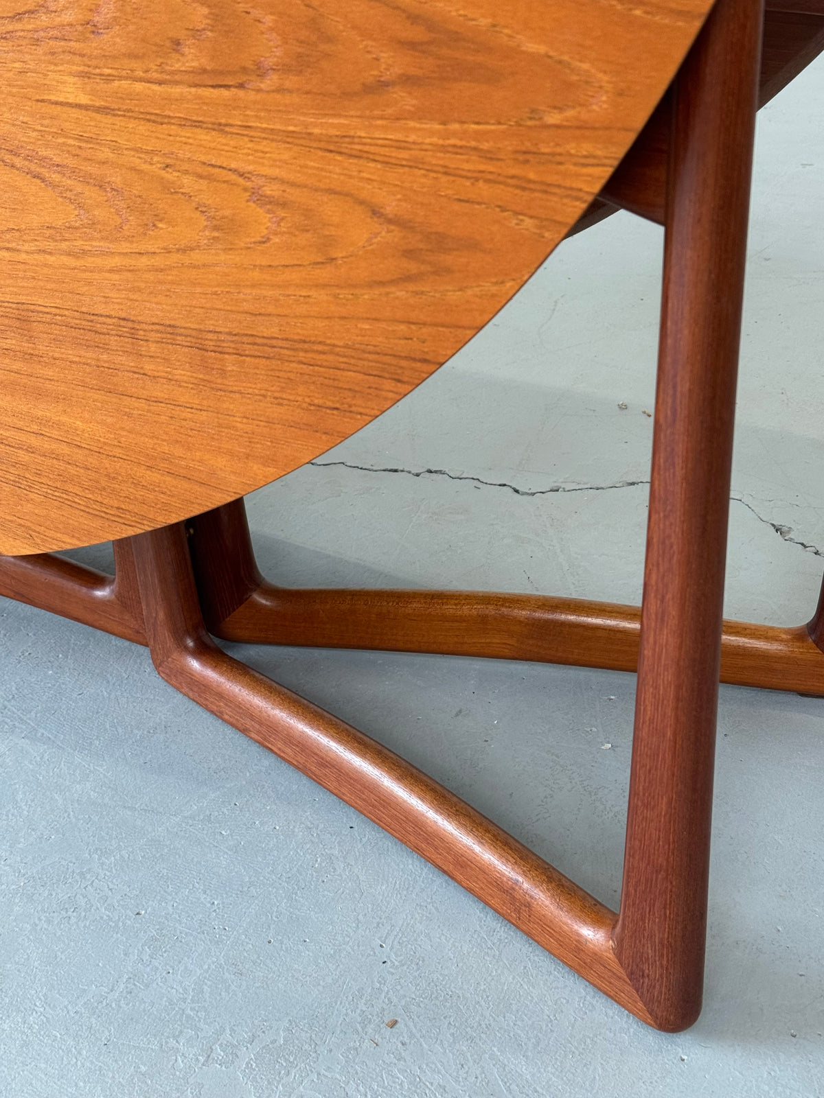 1960s Peter Hvidt Drop-Leaf Teak Dining Table for France & Son, Denmark.