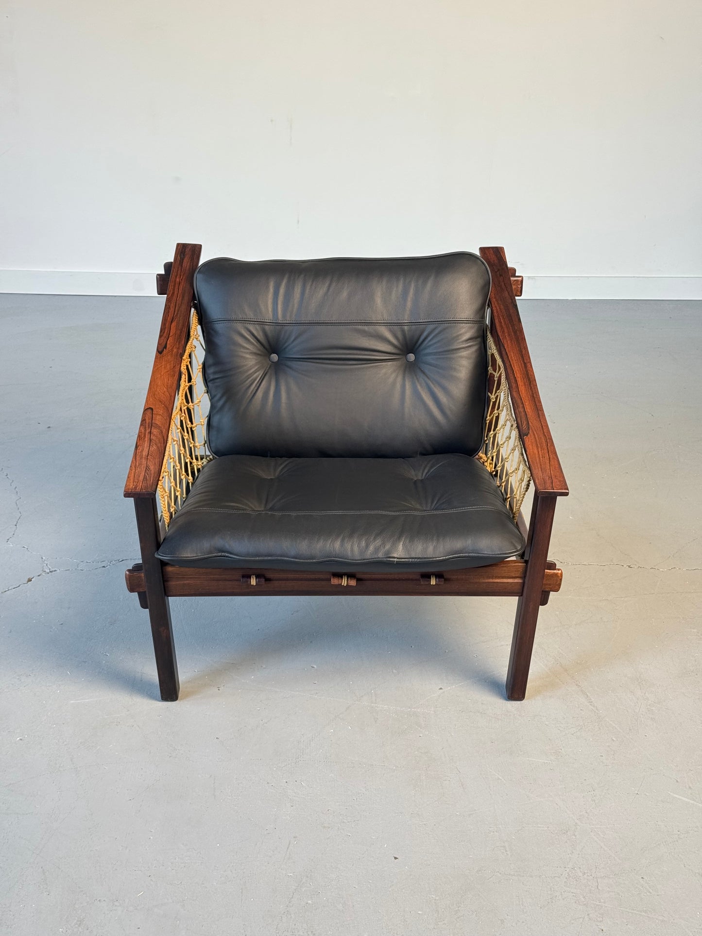 1960s Amazonas Lounge Chair by Jean Gillon for Wood Art in rosewood and black leather