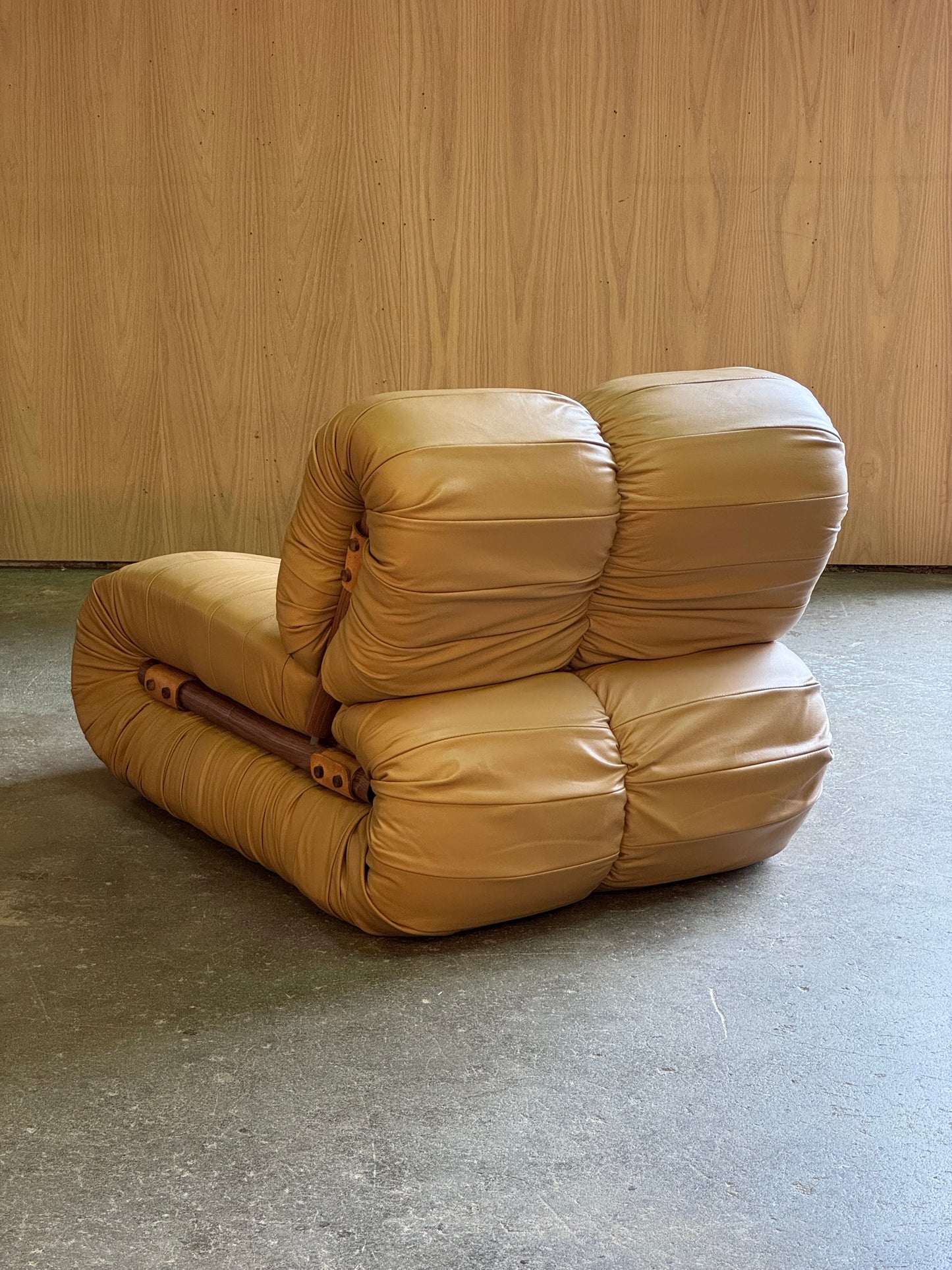 1970s MP 115 Lounge Chair by Percival Lafer for Lafer in tan leather