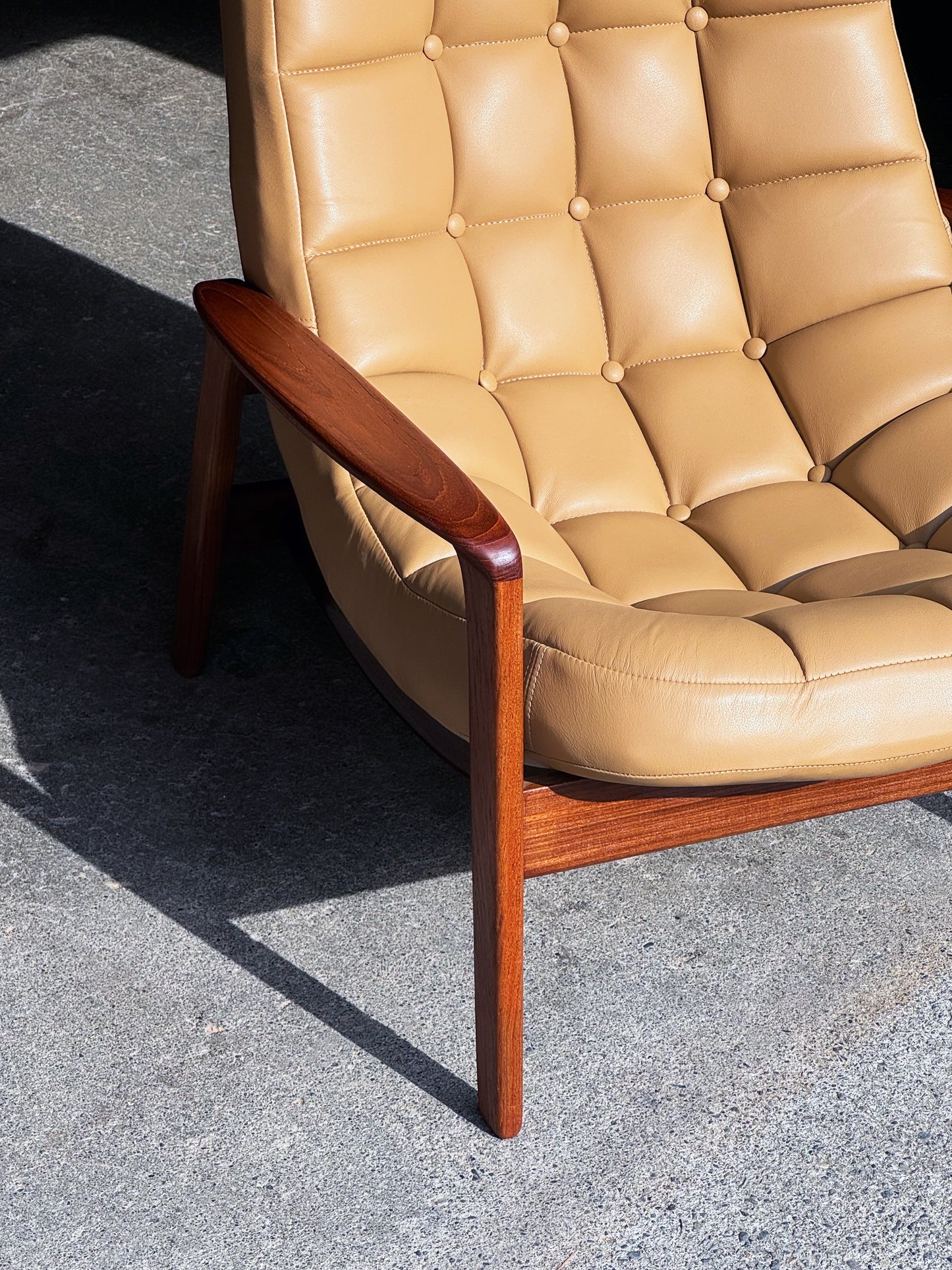 1960s Scoop Chair by R. Huber in light brown leather and teak