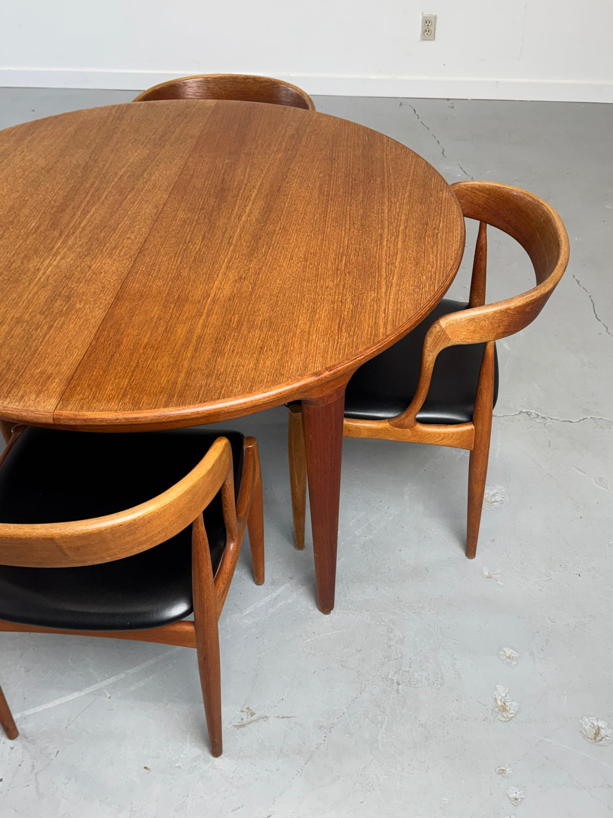 1960s Extendable Teak Dining Table by  Johannes Andersen for Uldum Møbelfabrik, Denmark.