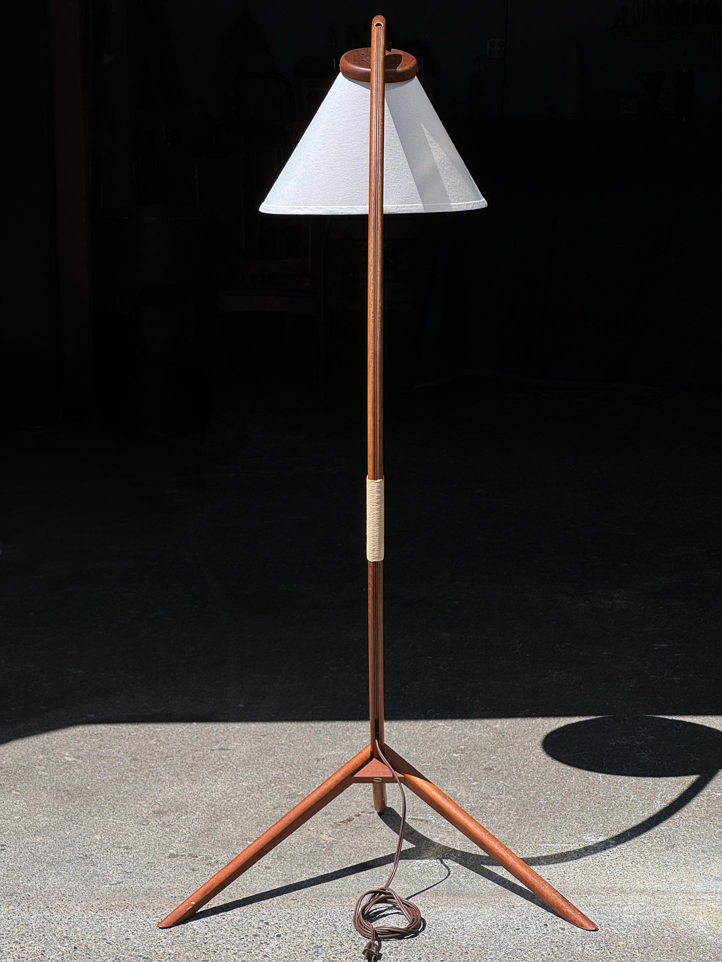 1960s Canadian Modern Bow Floor Lamp in teak